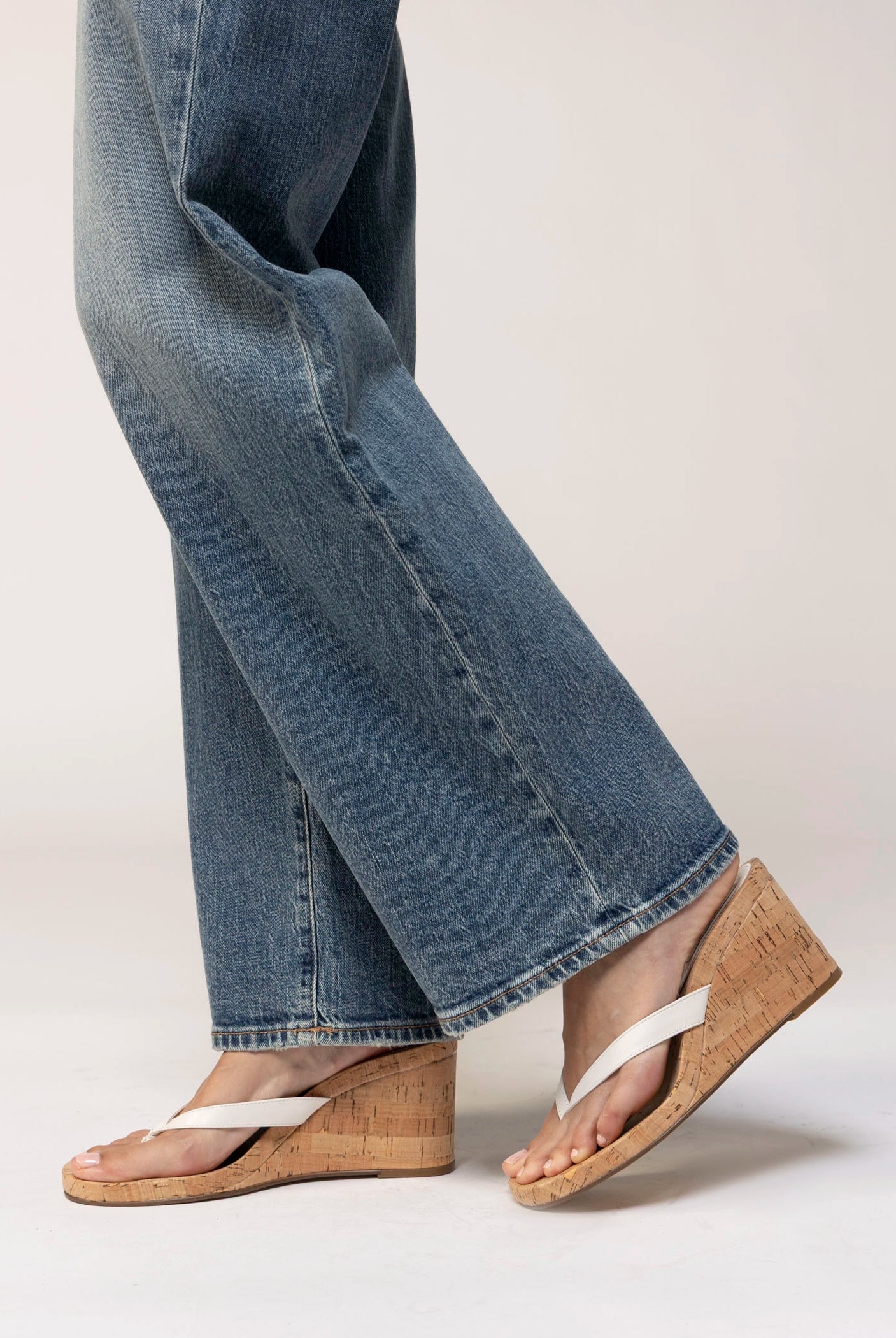 swatch_Cork steve madden playing wedge thong sandal