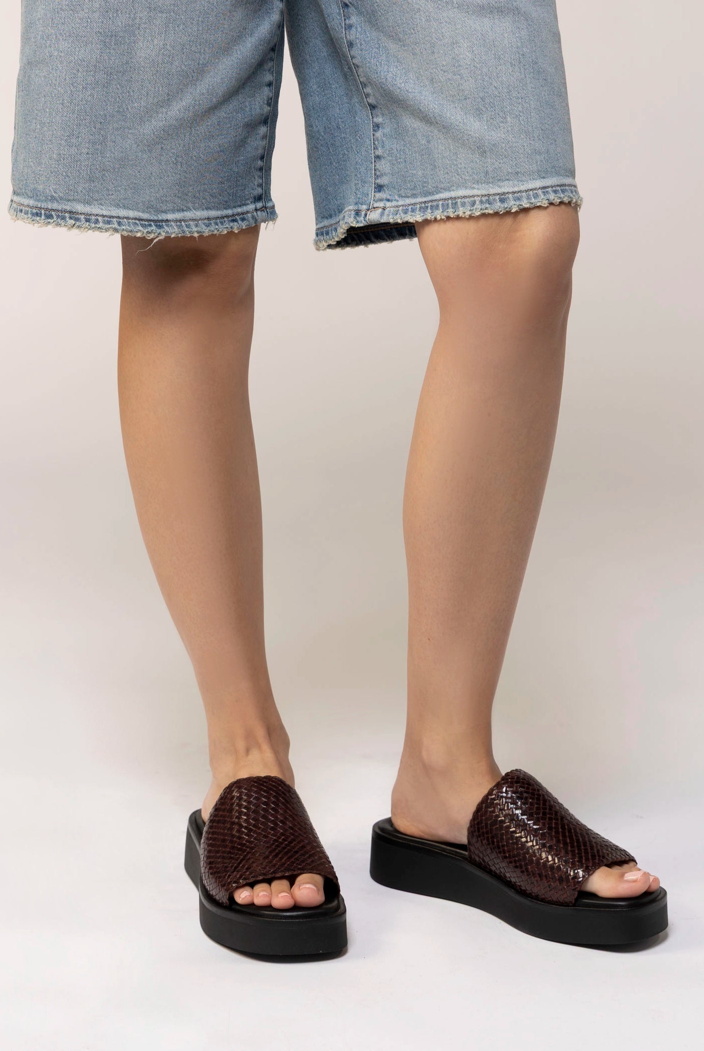 swatch_Chocolate Leather vagabond danya woven slide sandal