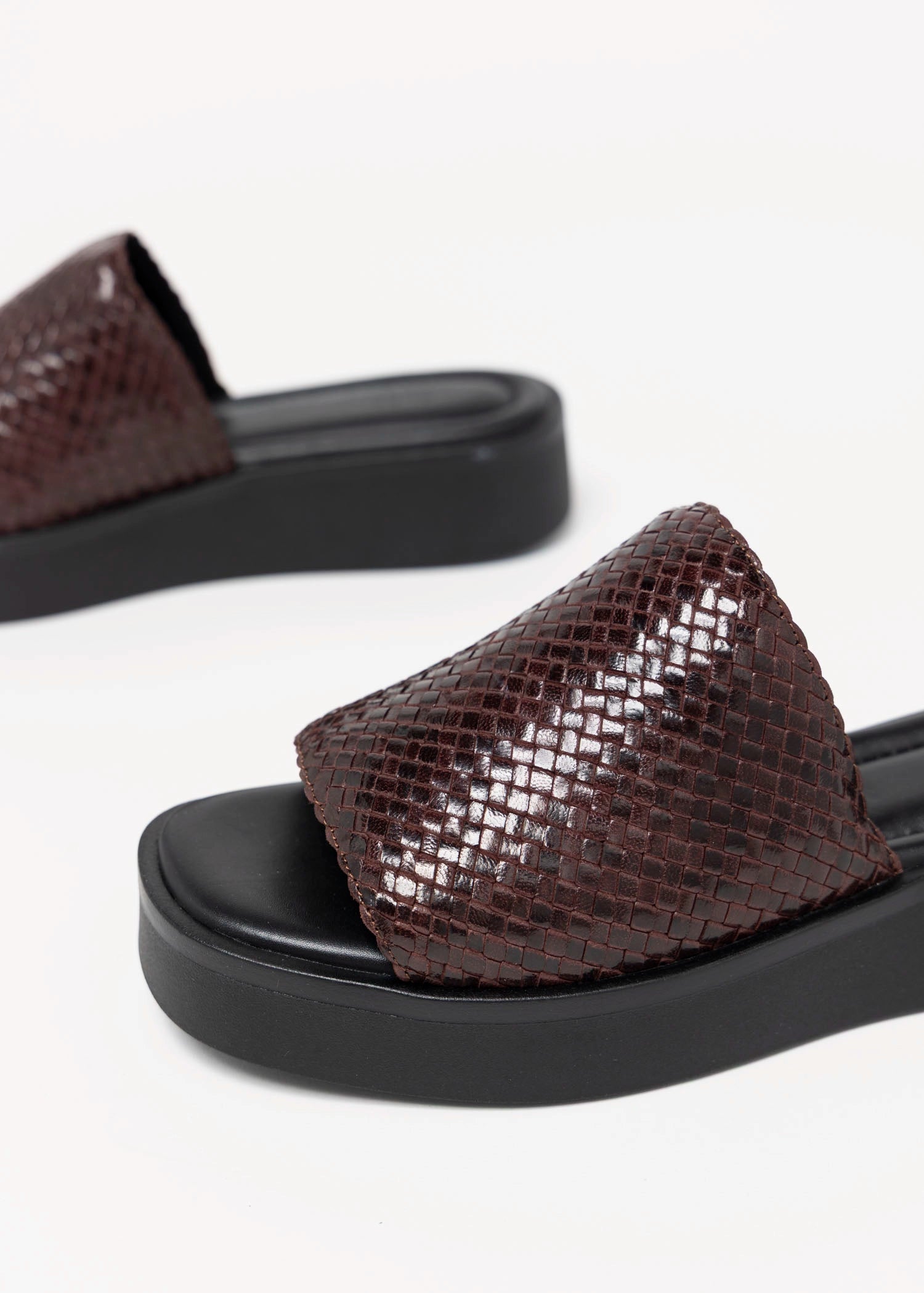 swatch_Chocolate Leather vagabond danya woven slide sandal