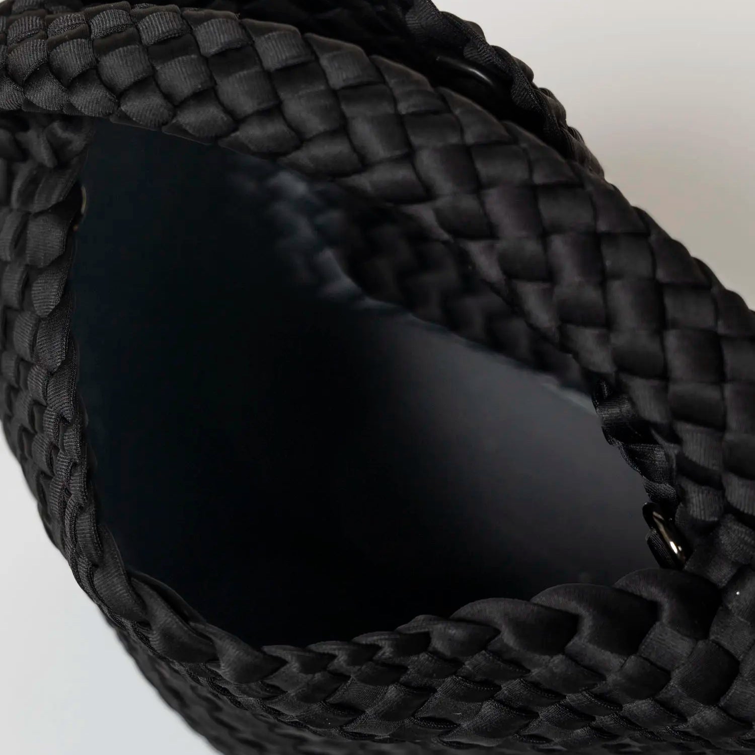 swatch_black shelly woven bag crossbody