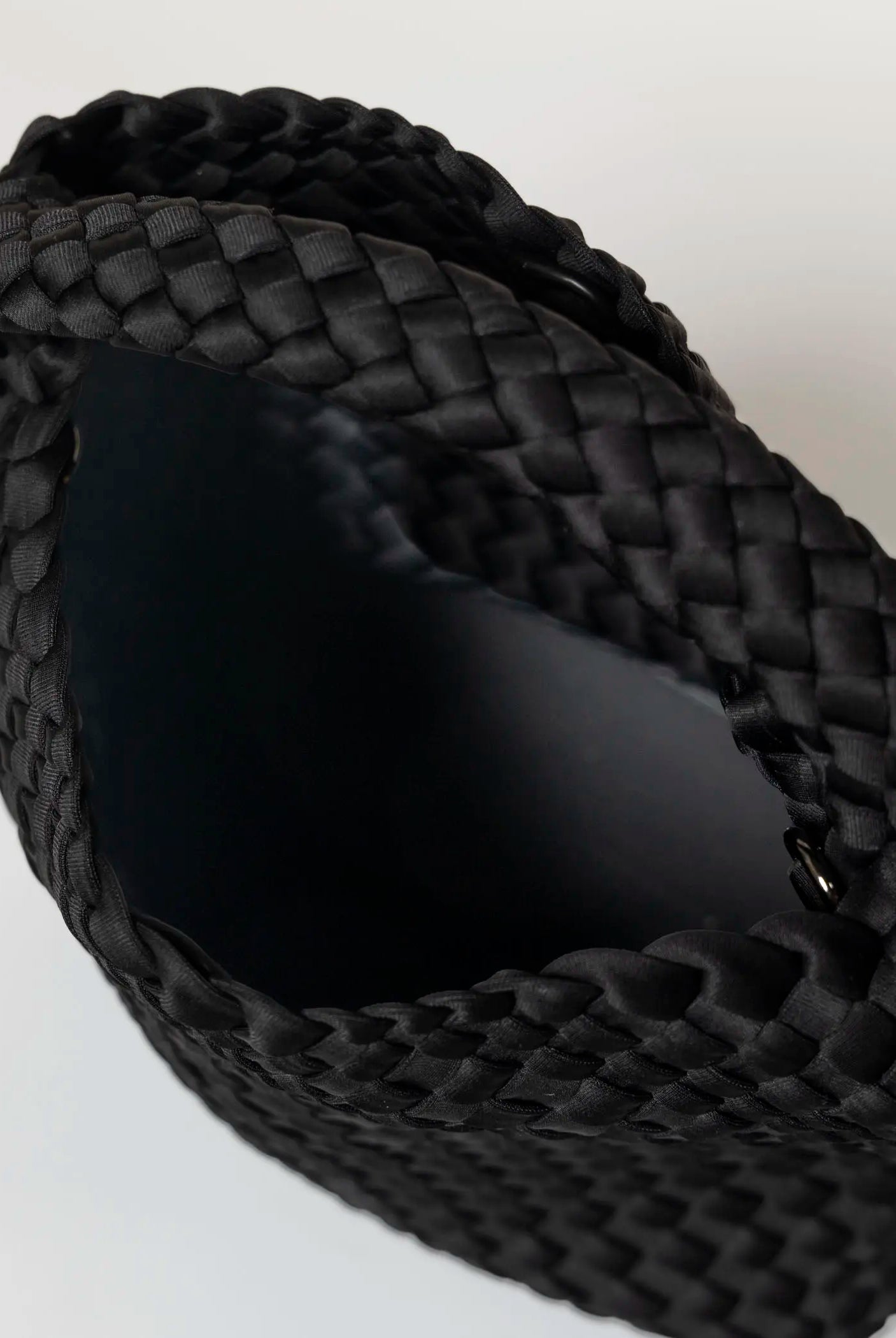swatch_black shelly woven bag crossbody
