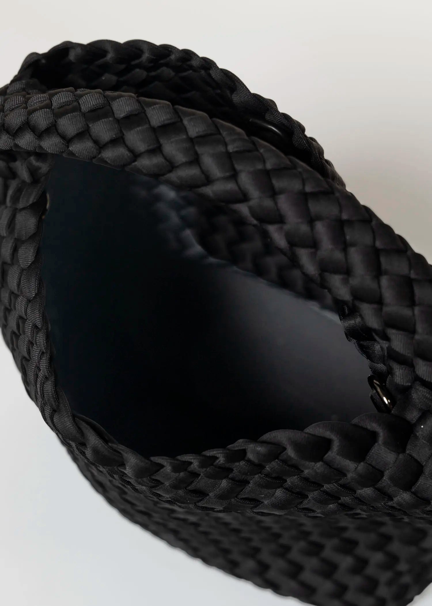 swatch_black shelly woven bag crossbody