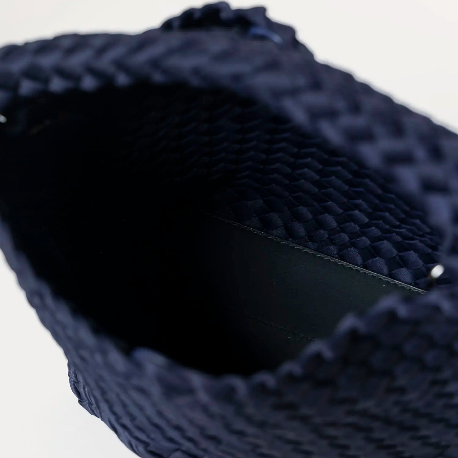 swatch_navy shelly woven bag crossbody