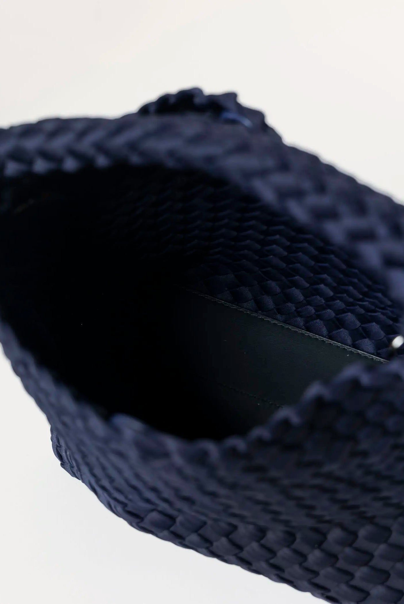 swatch_navy shelly woven bag crossbody