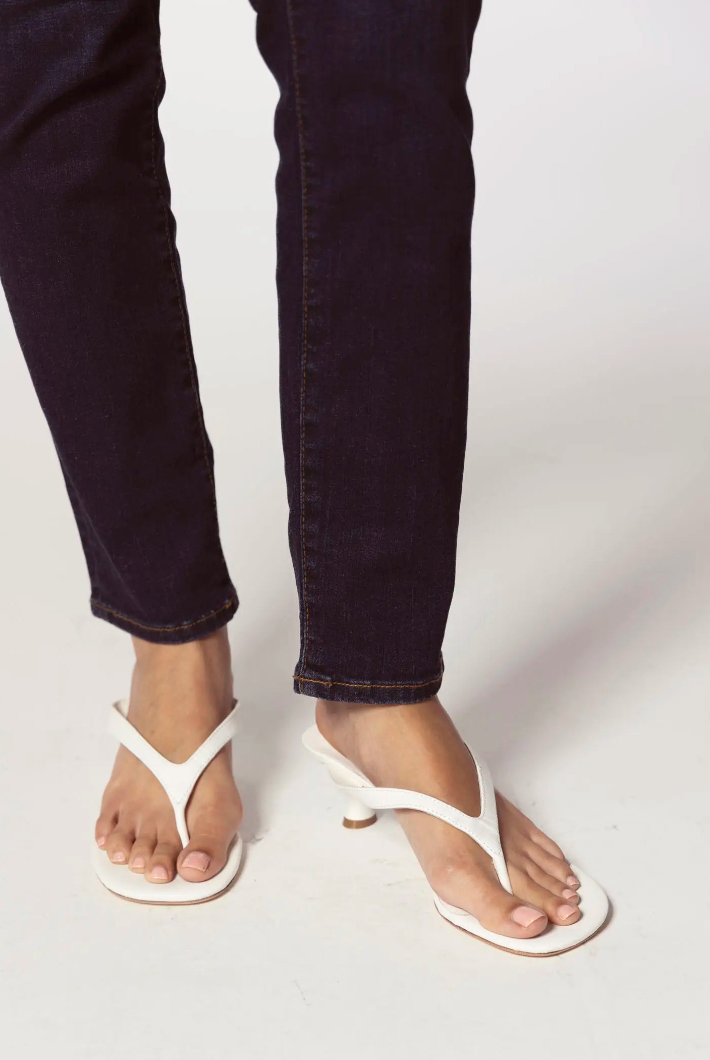swatch_milk leather krista thong sandal heeled sandals