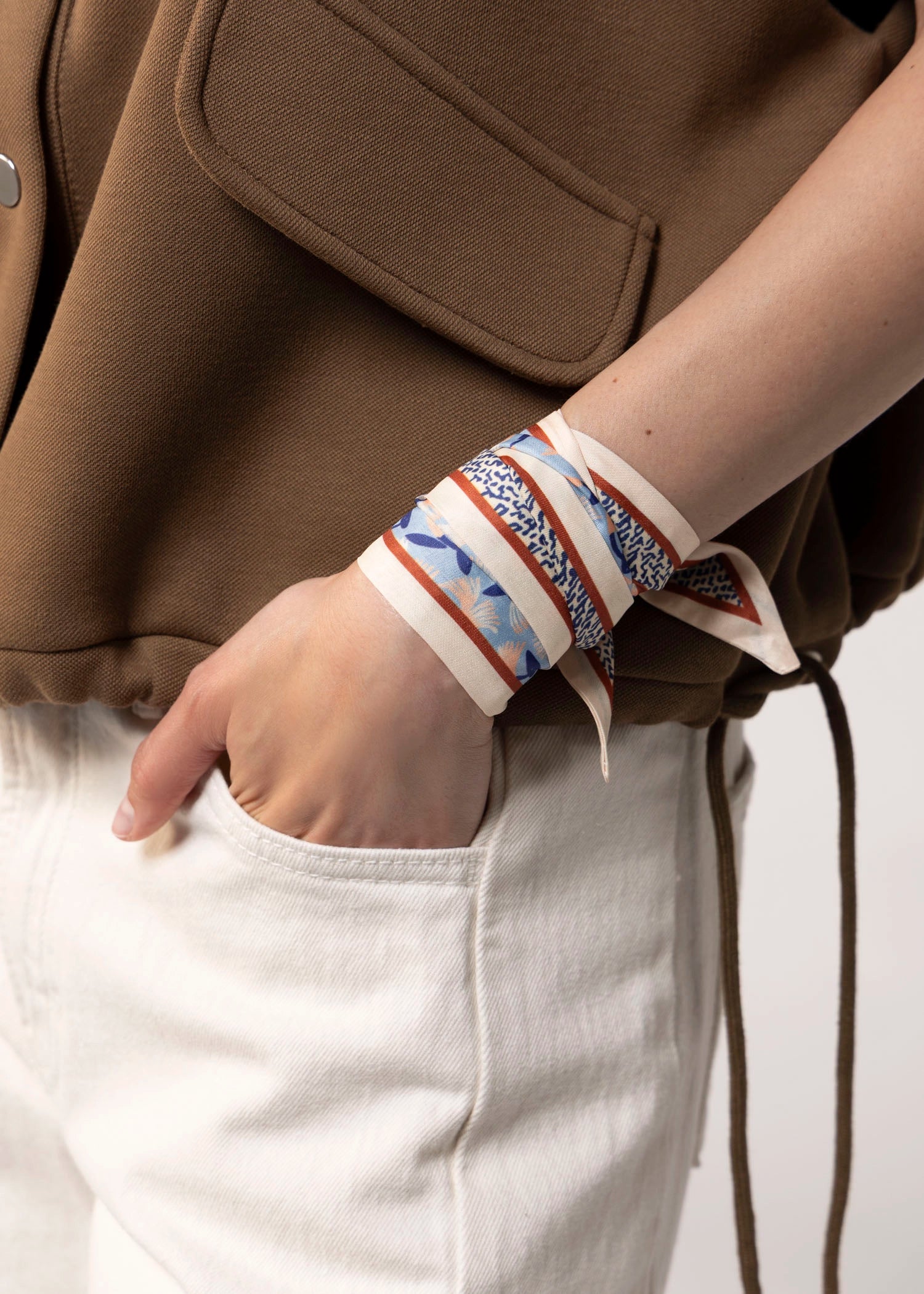 swatch_Blue pattern twilly scarf