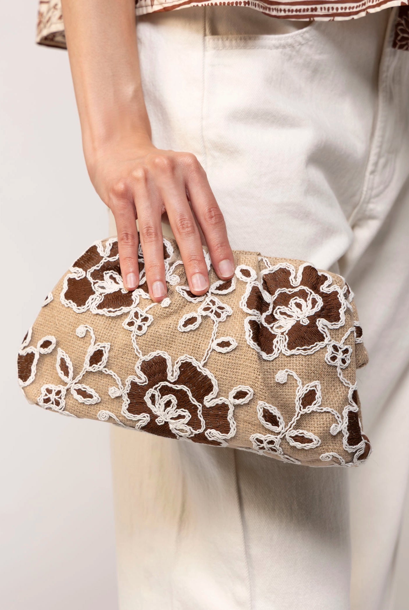 swatch_Coffee cosai floral sequin evening clutch bag