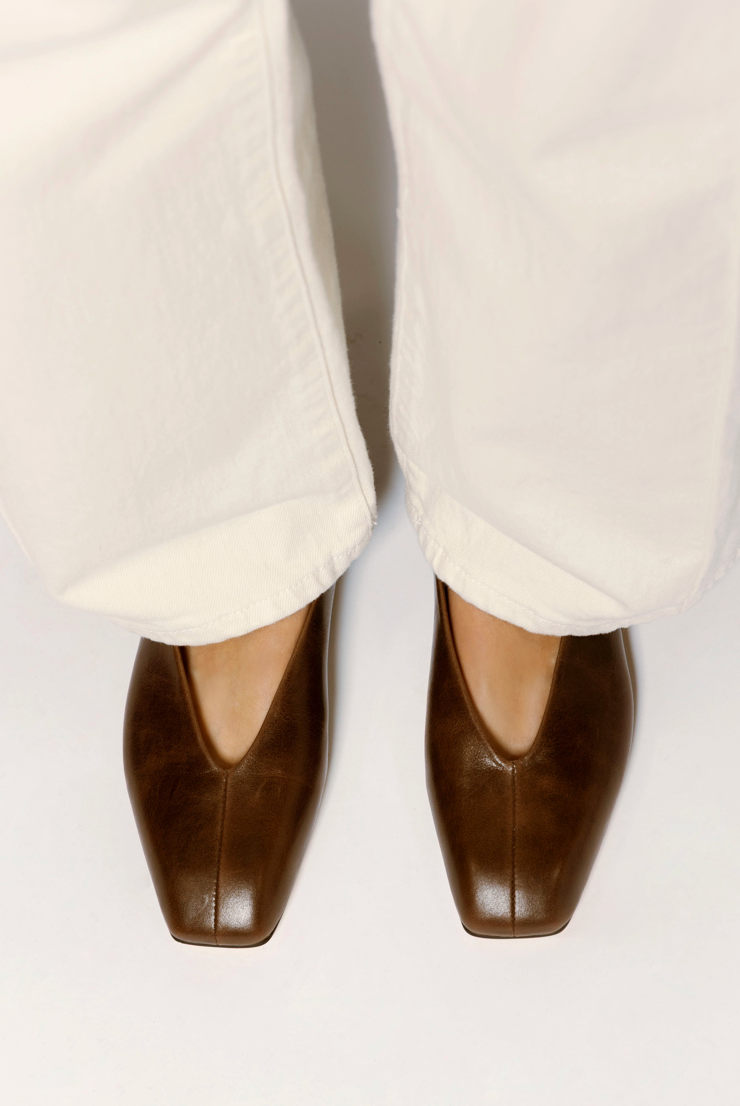 swatch_Chocolate Leather Tony bianco brash flat