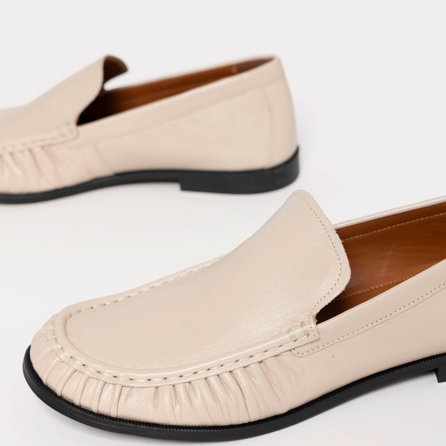 swatch_Cream Leather vagabond brandi rushed loafer