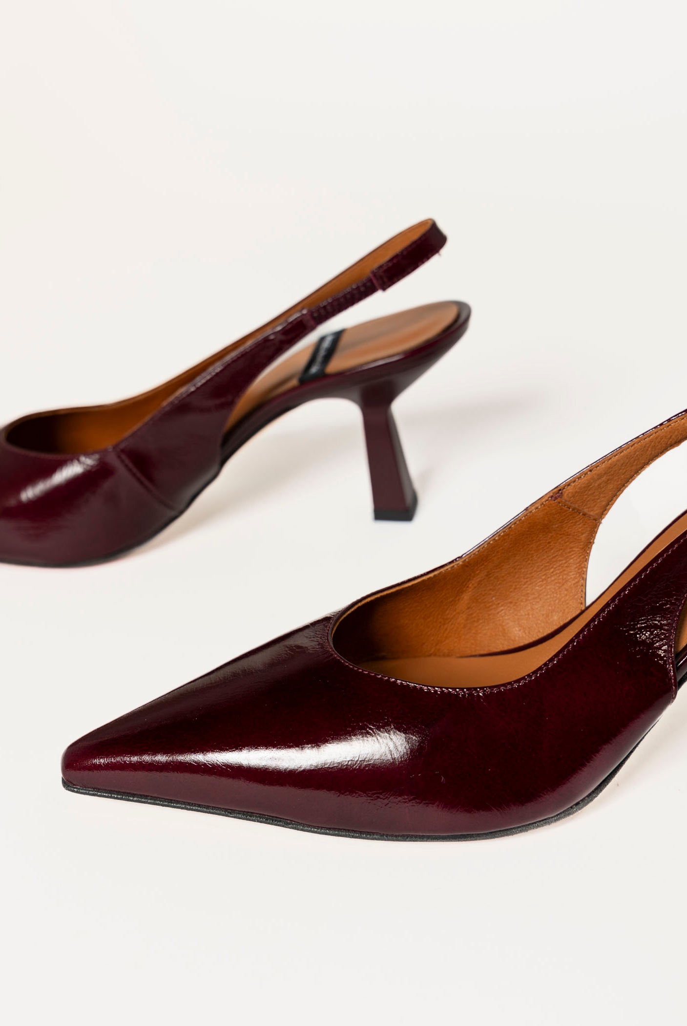 swatch_eggplant patent violette slingback heels