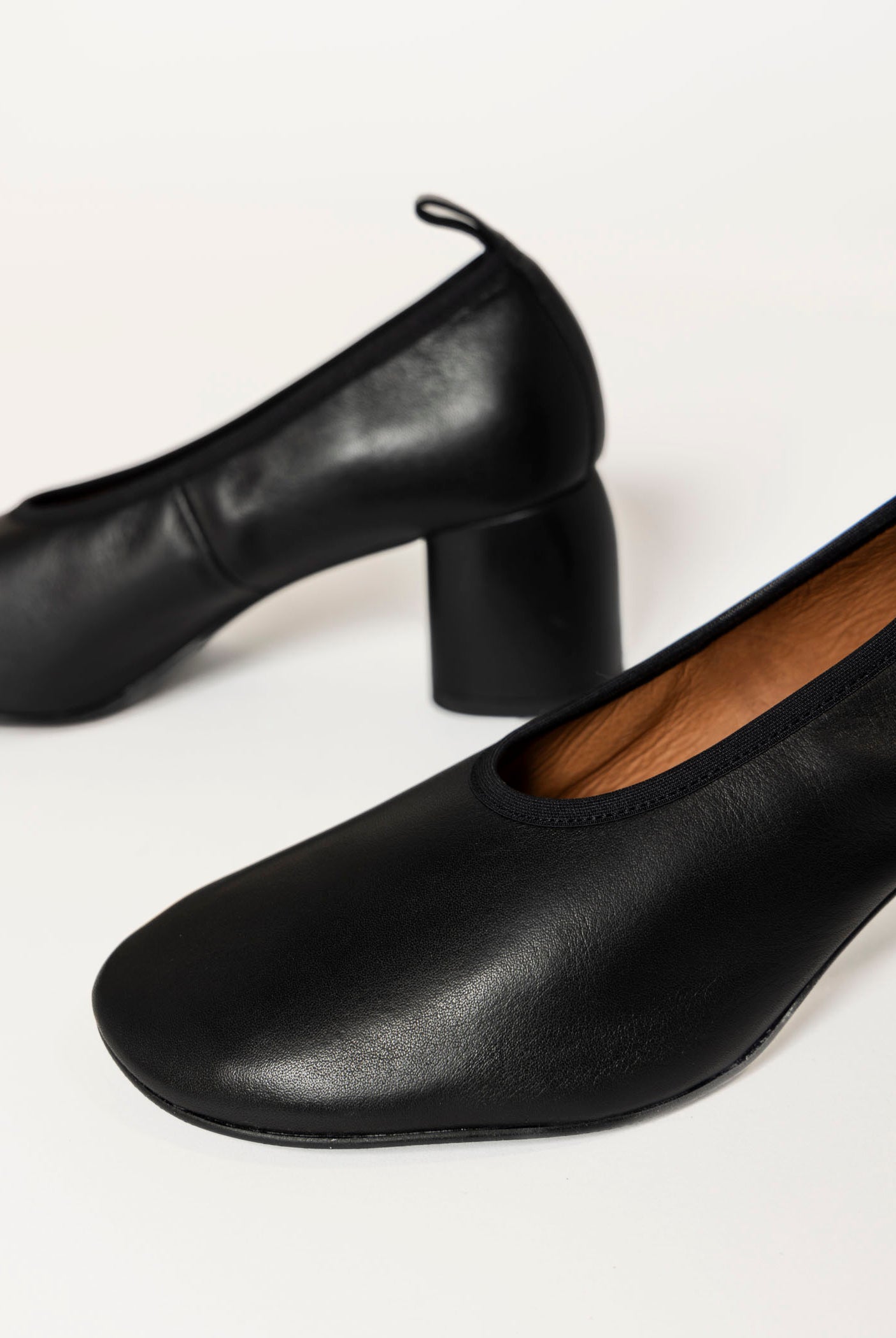 swatch_black leather honore leather pump heels