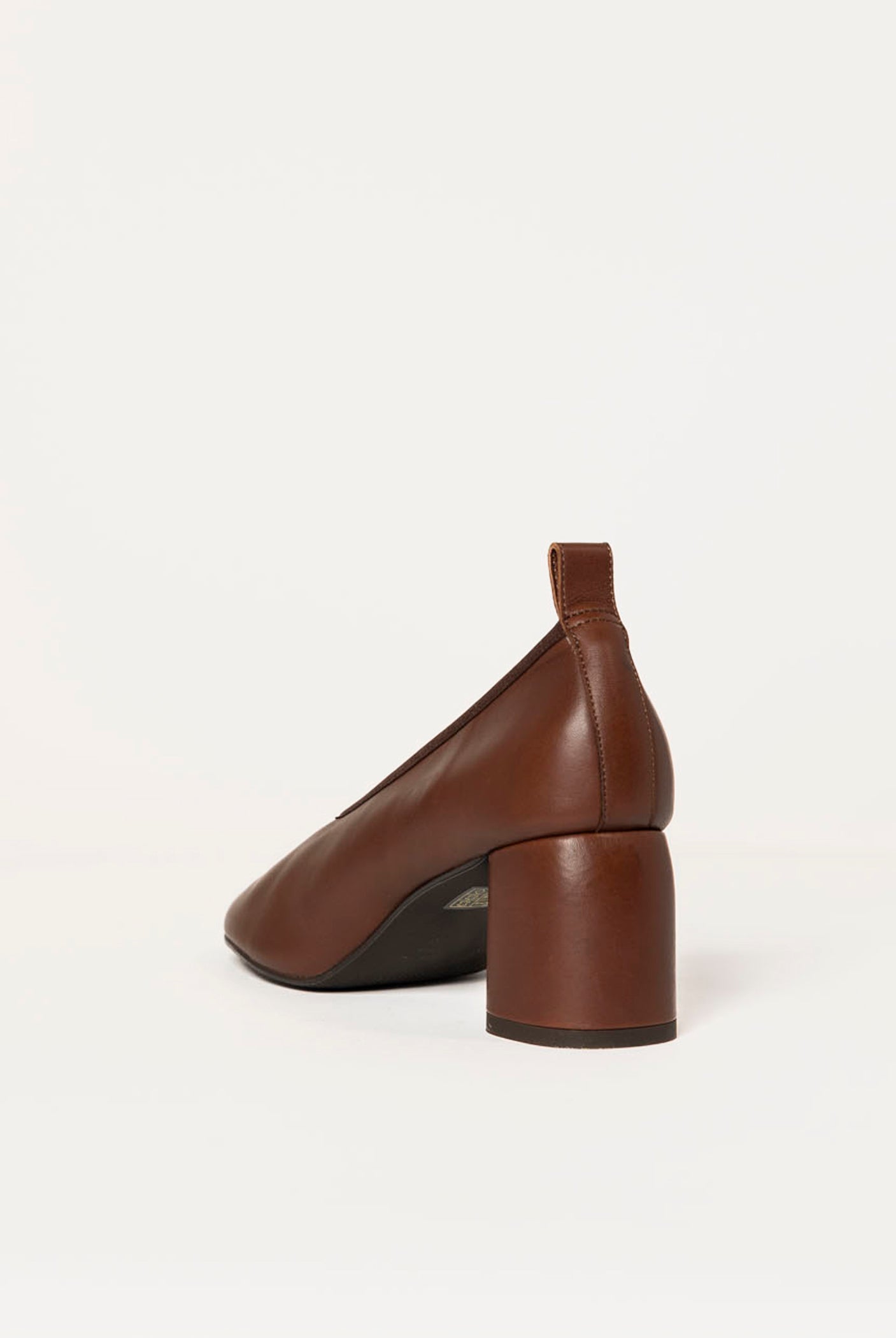 swatch_chestnut leather honore leather pump heels