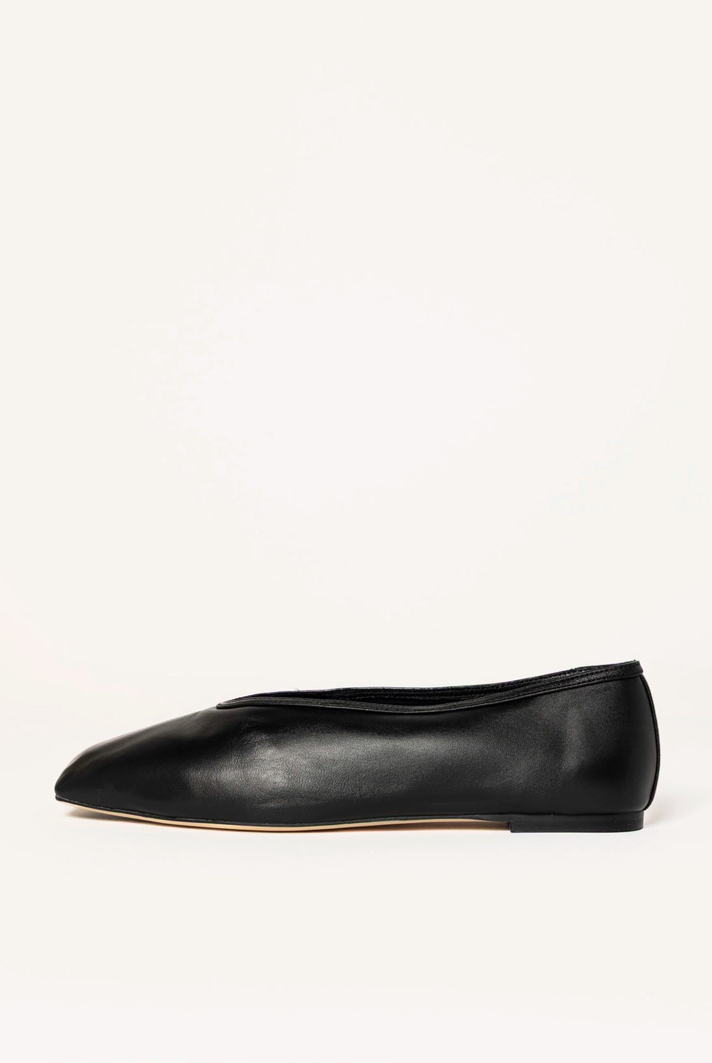 swatch_black leather bianca flat flat shoes