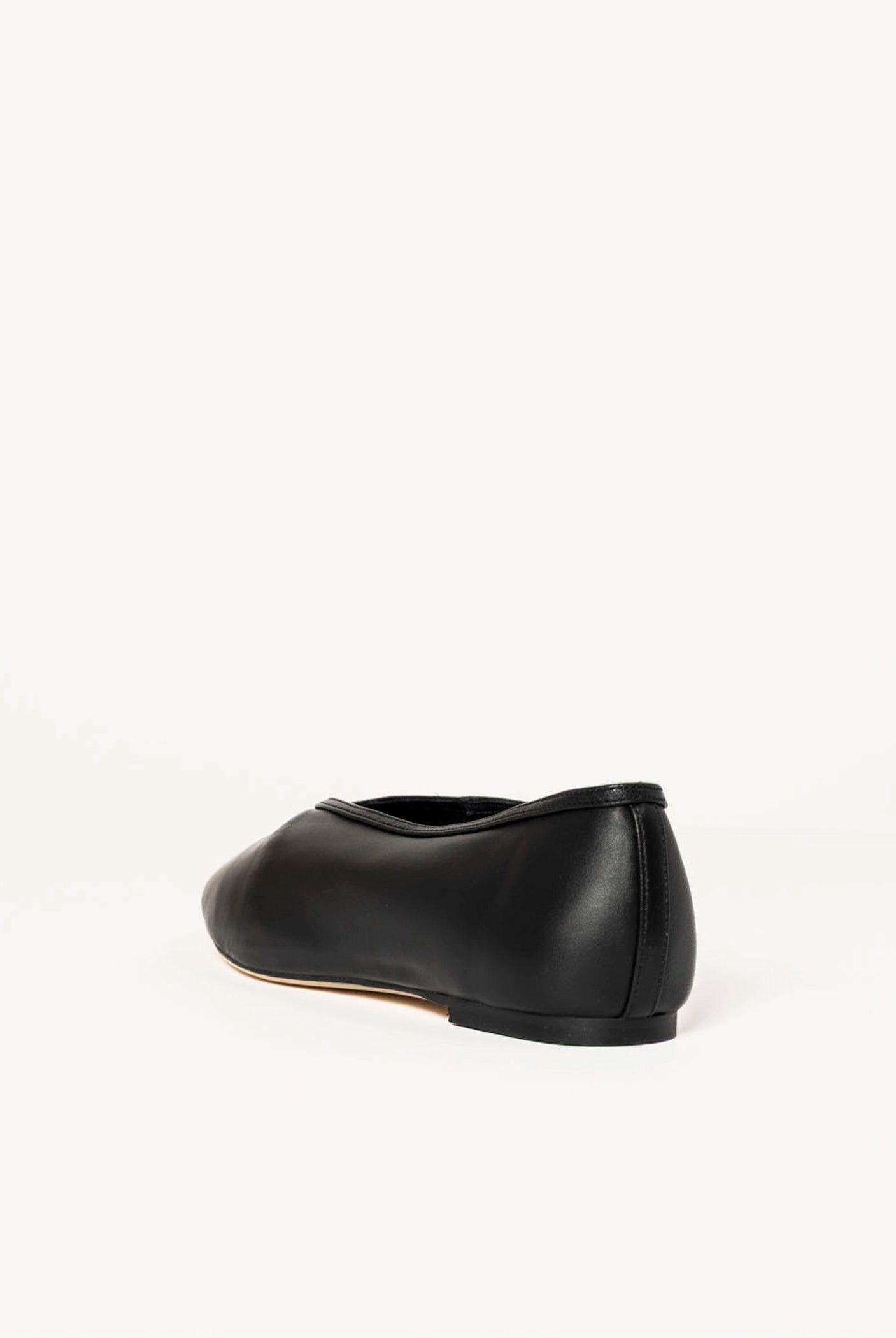 swatch_black leather bianca flat flat shoes