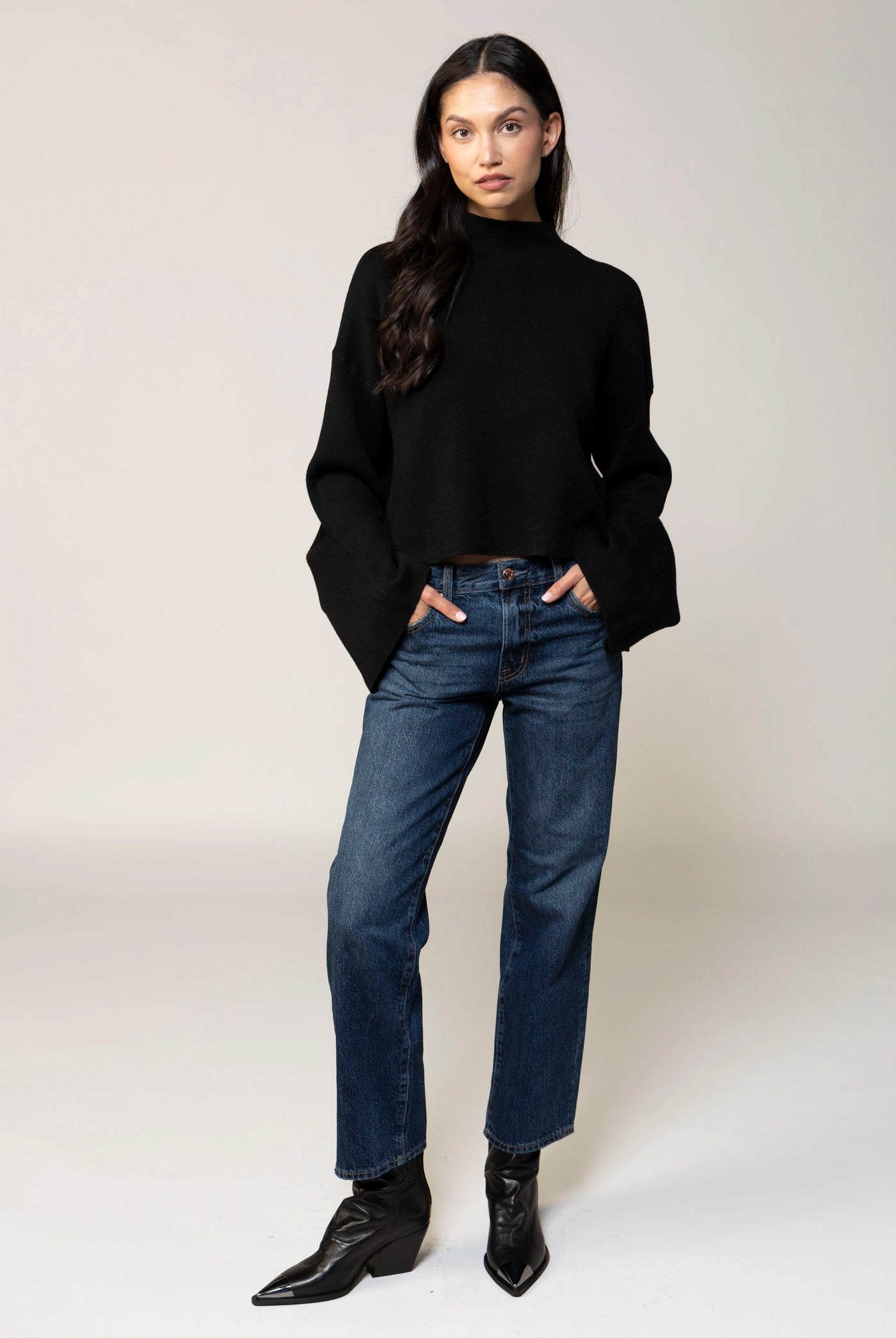 swatch_Black deluc chuck sweater