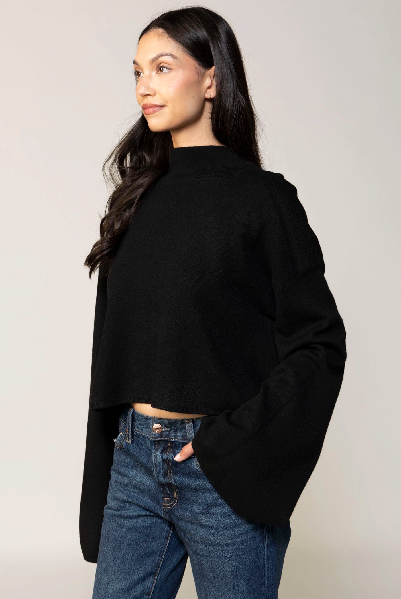 swatch_Black deluc chuck sweater