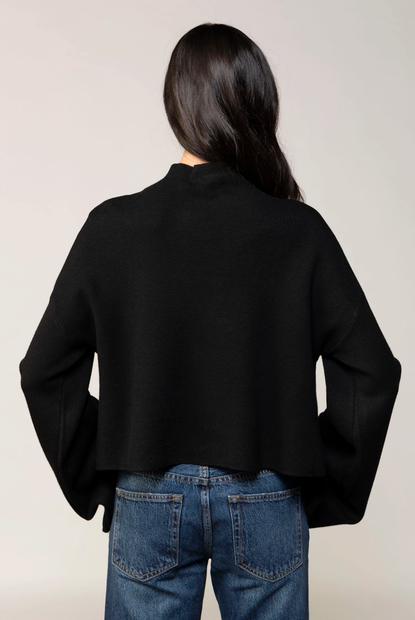 swatch_Black deluc chuck sweater
