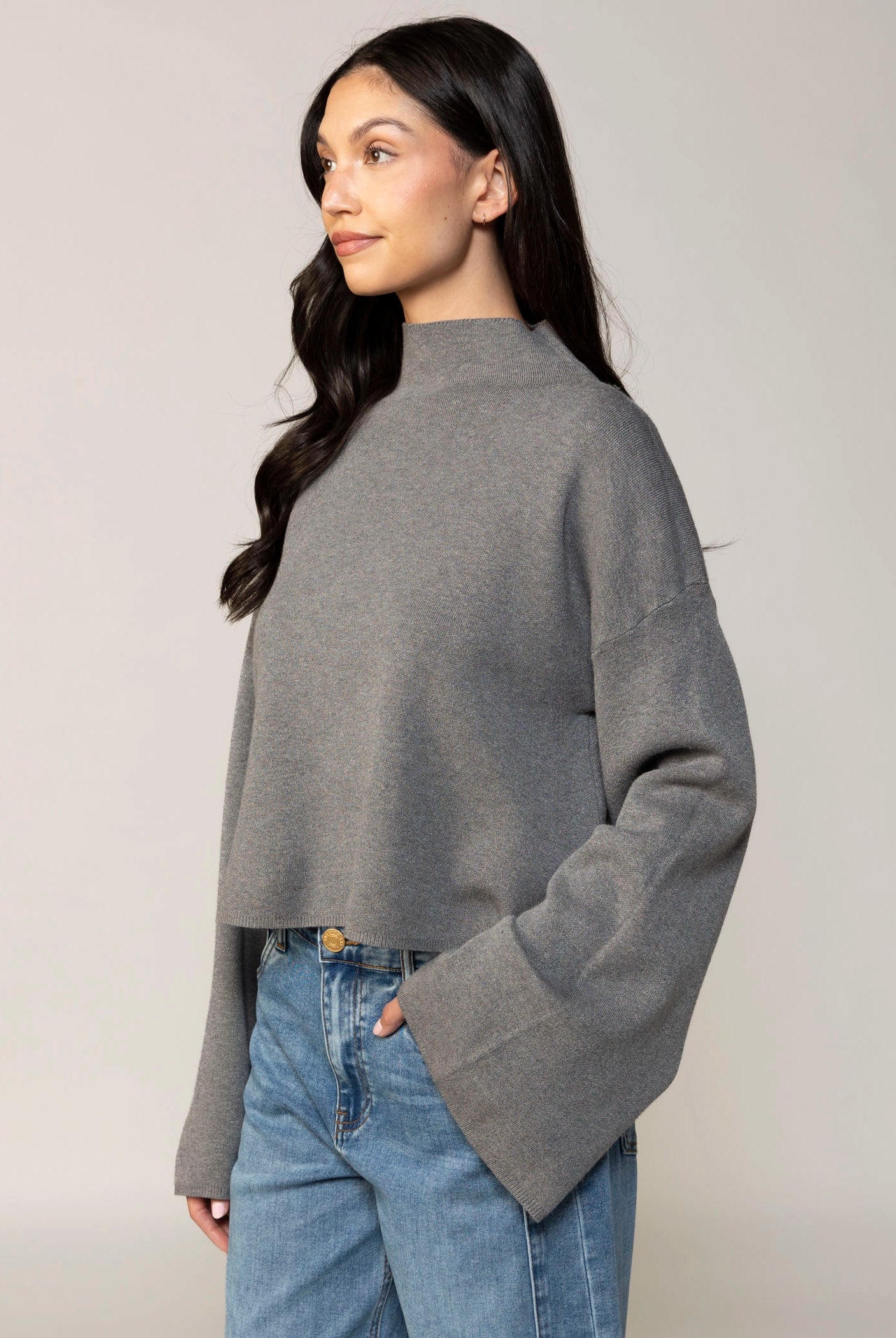 swatch_Greige deluc chuck sweater