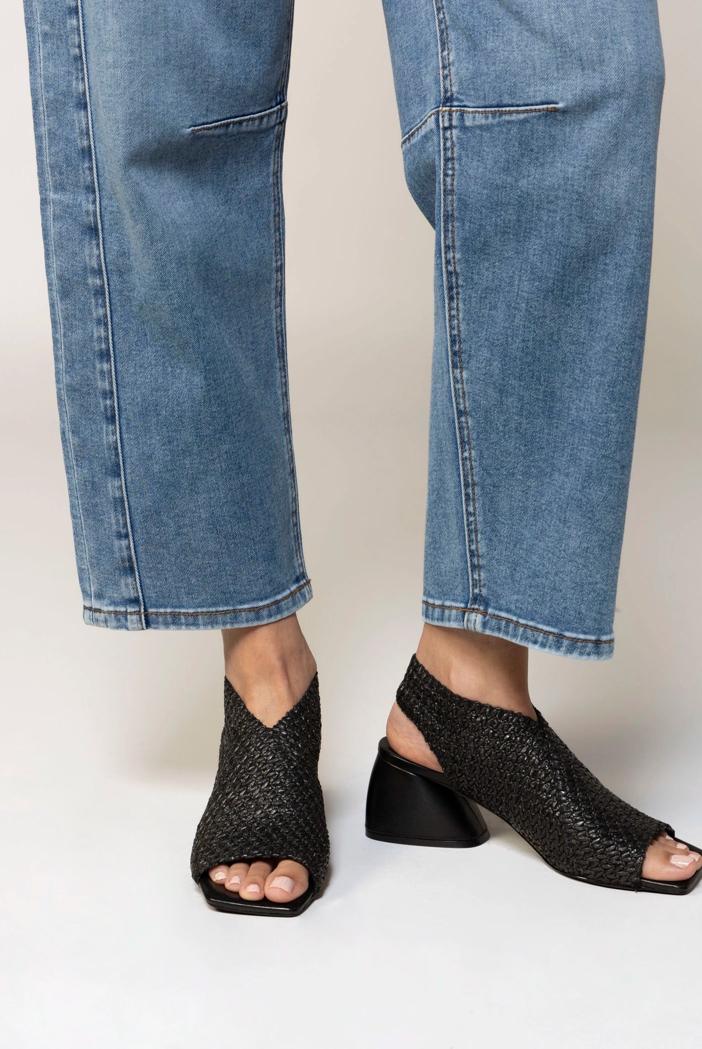 swatch_Black vaneli woven raffia slingback heel