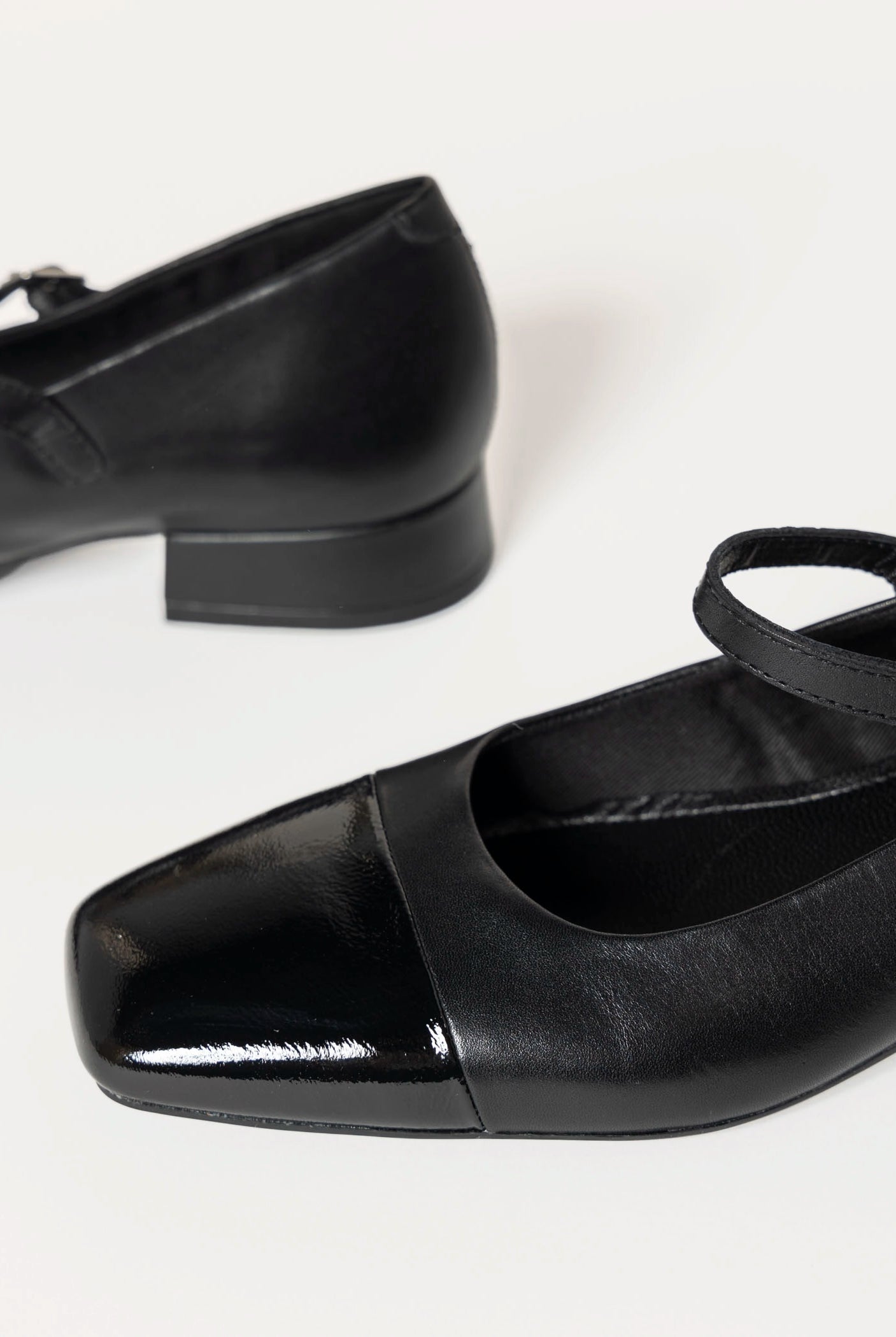 swatch_black/black debbi cap toe mary jane flat shoes