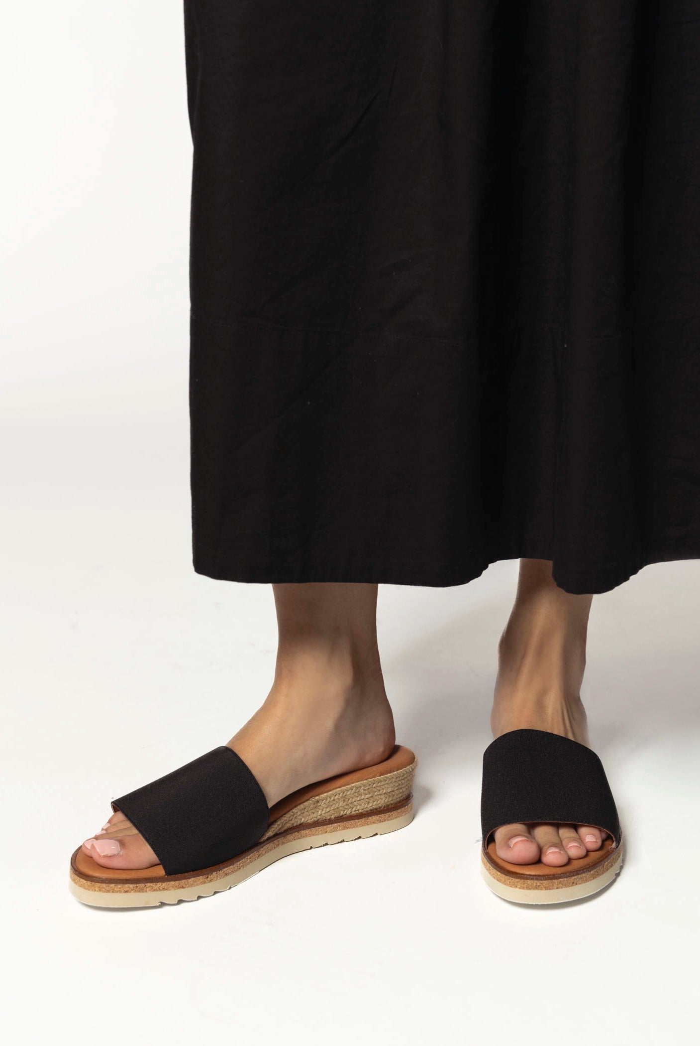 swatch_Black andre assous nessie sandals