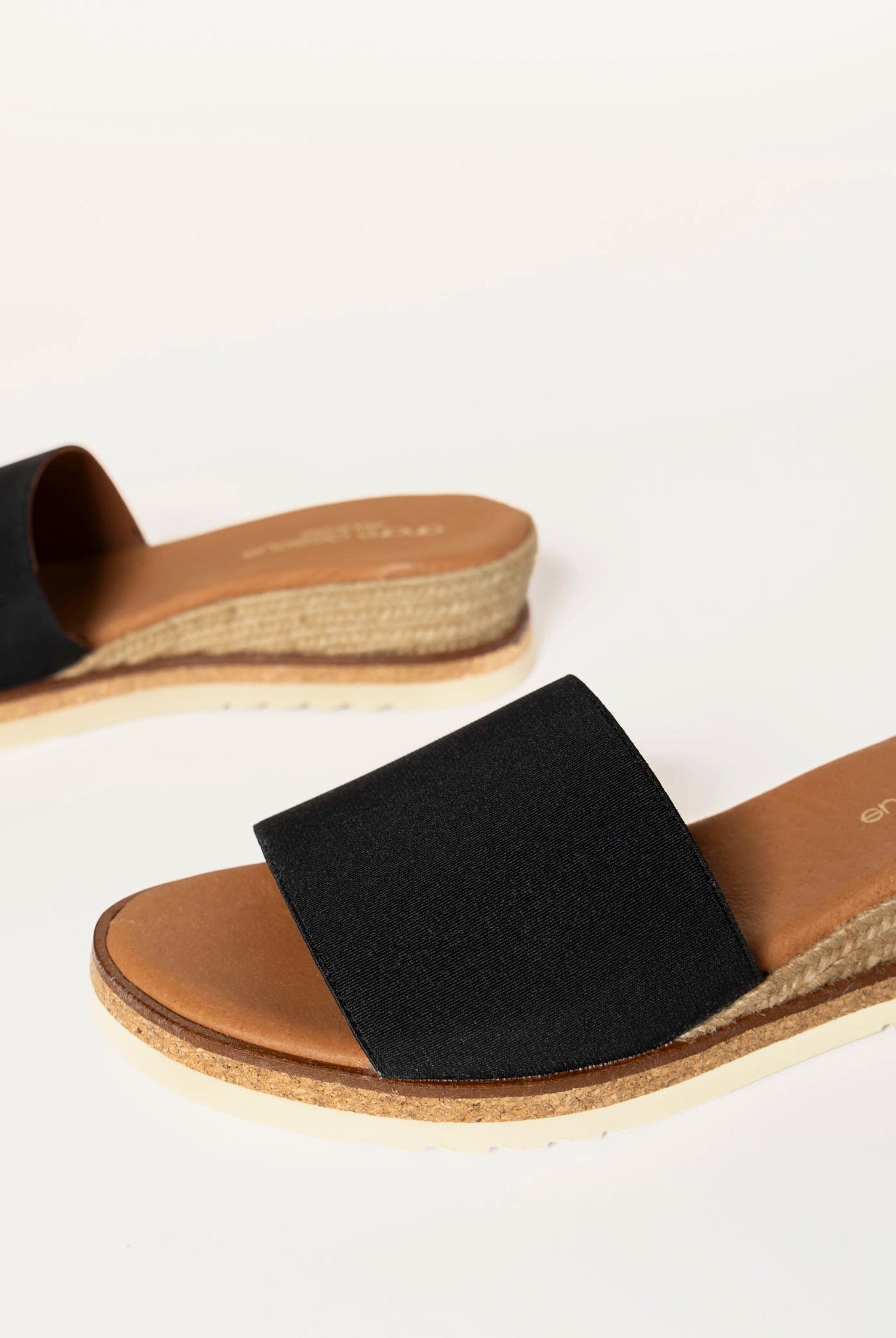 swatch_Black andre assous nessie sandals