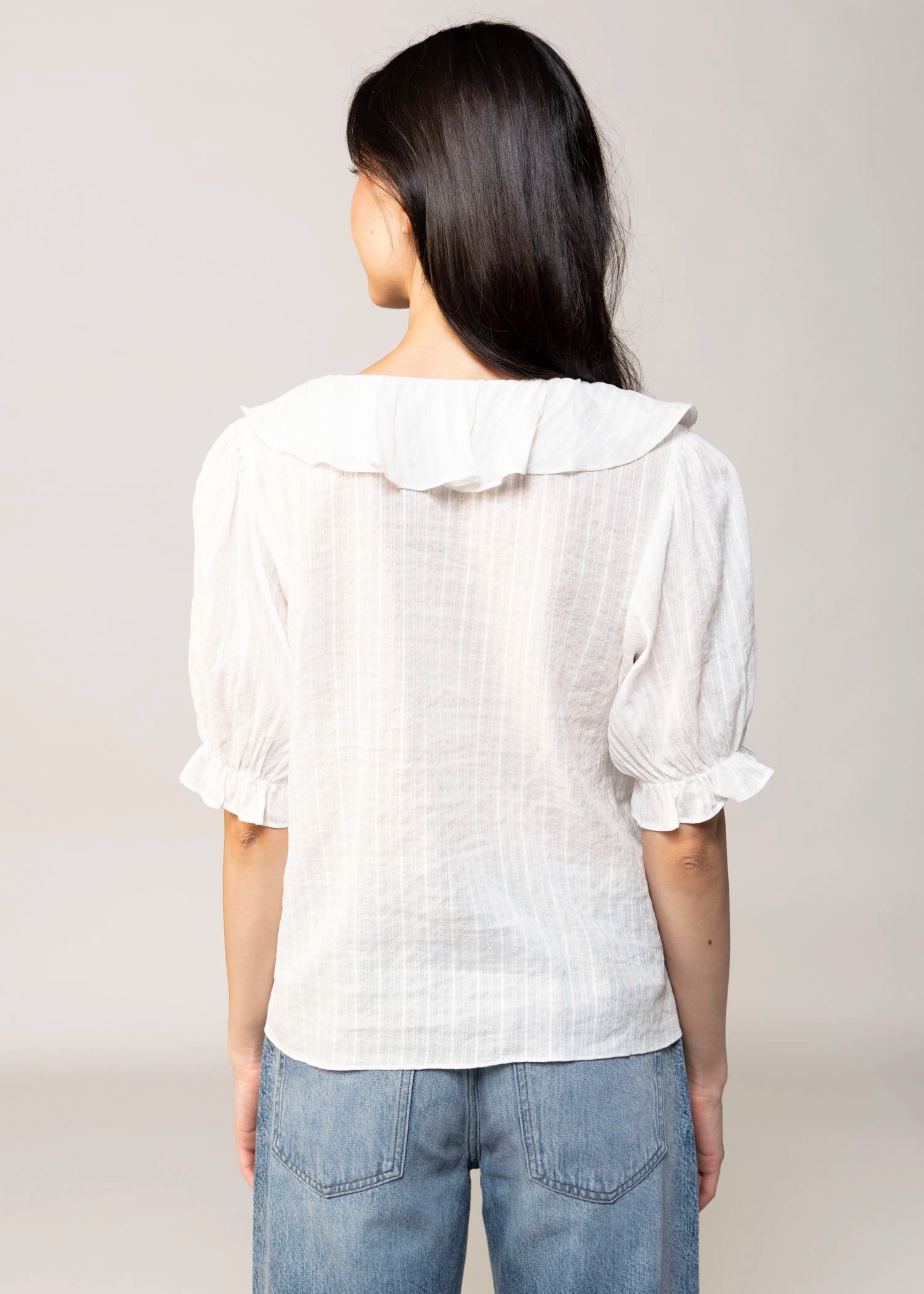 swatch_Off White ruffle short sleeve blouse