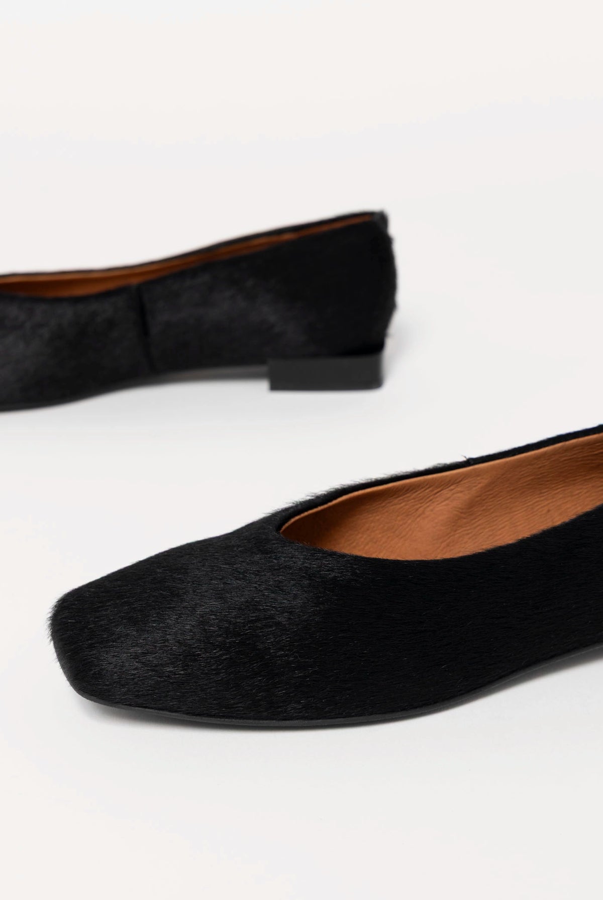 swatch_Black Haircalf angel alarcon tiyu flat