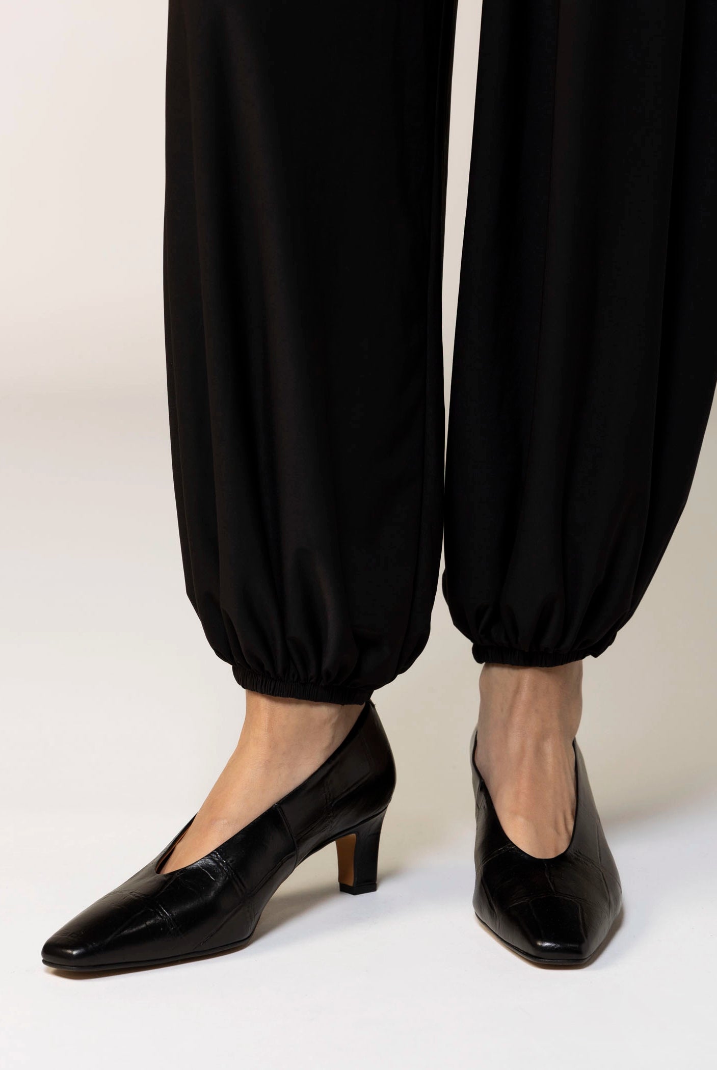 swatch_Black Croco angel alarcon leather pump