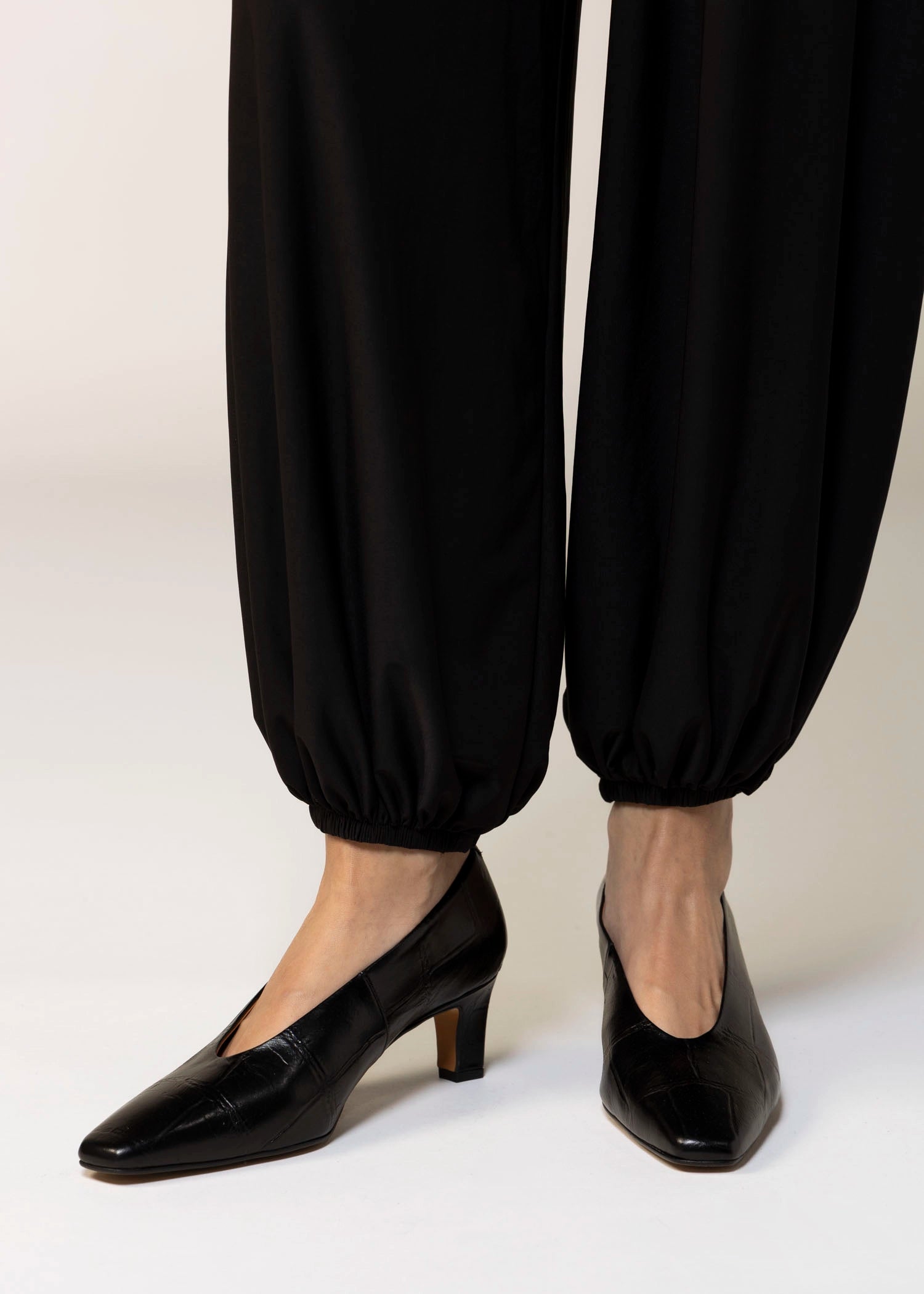 swatch_Black Croco angel alarcon leather pump