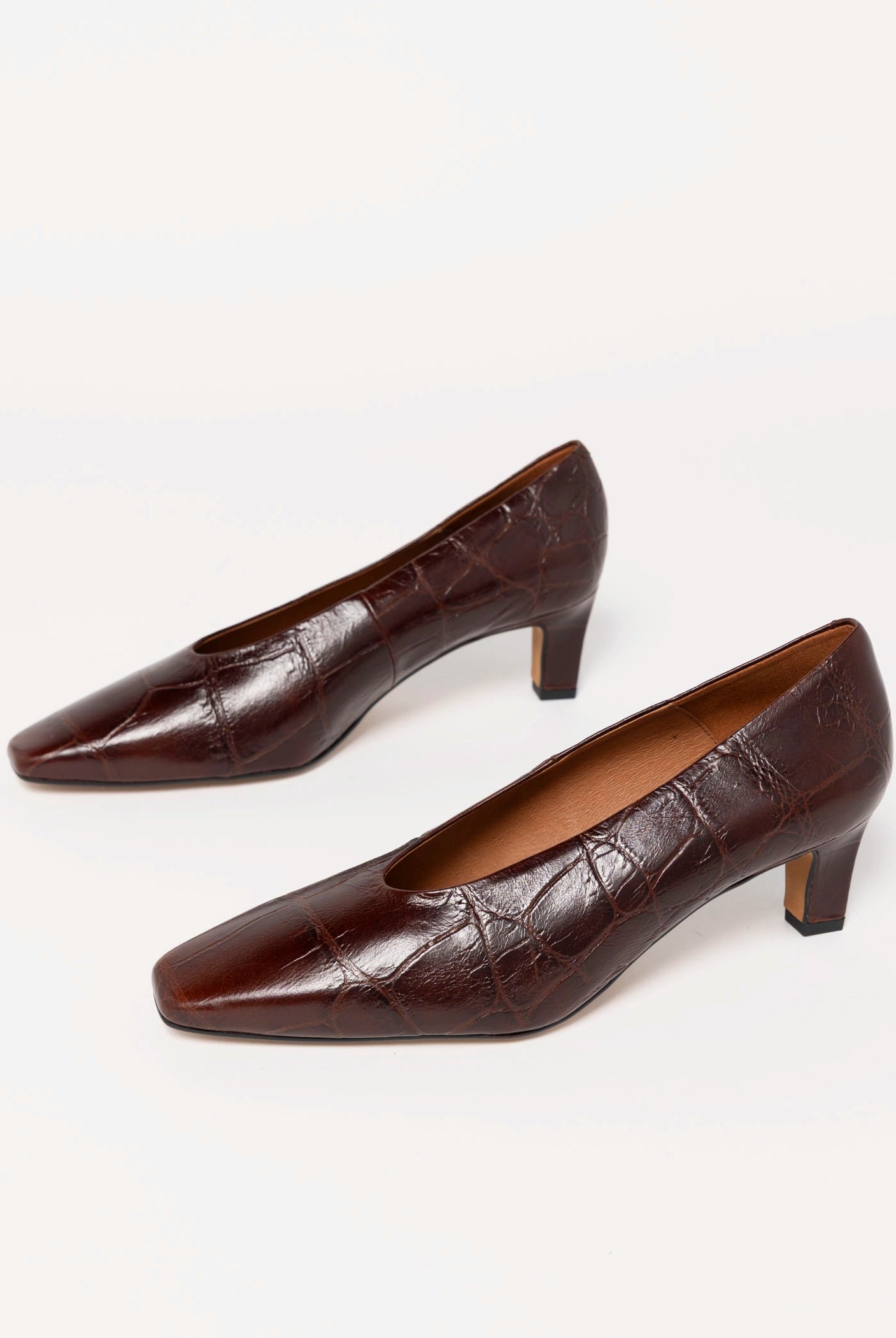 swatch_Brown Croco angel alarcon leather pump