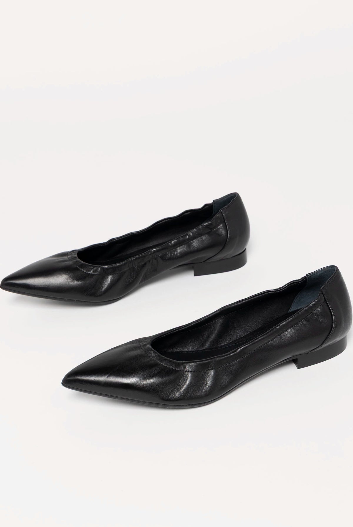 swatch_Black Leather l'idea flat leather pump