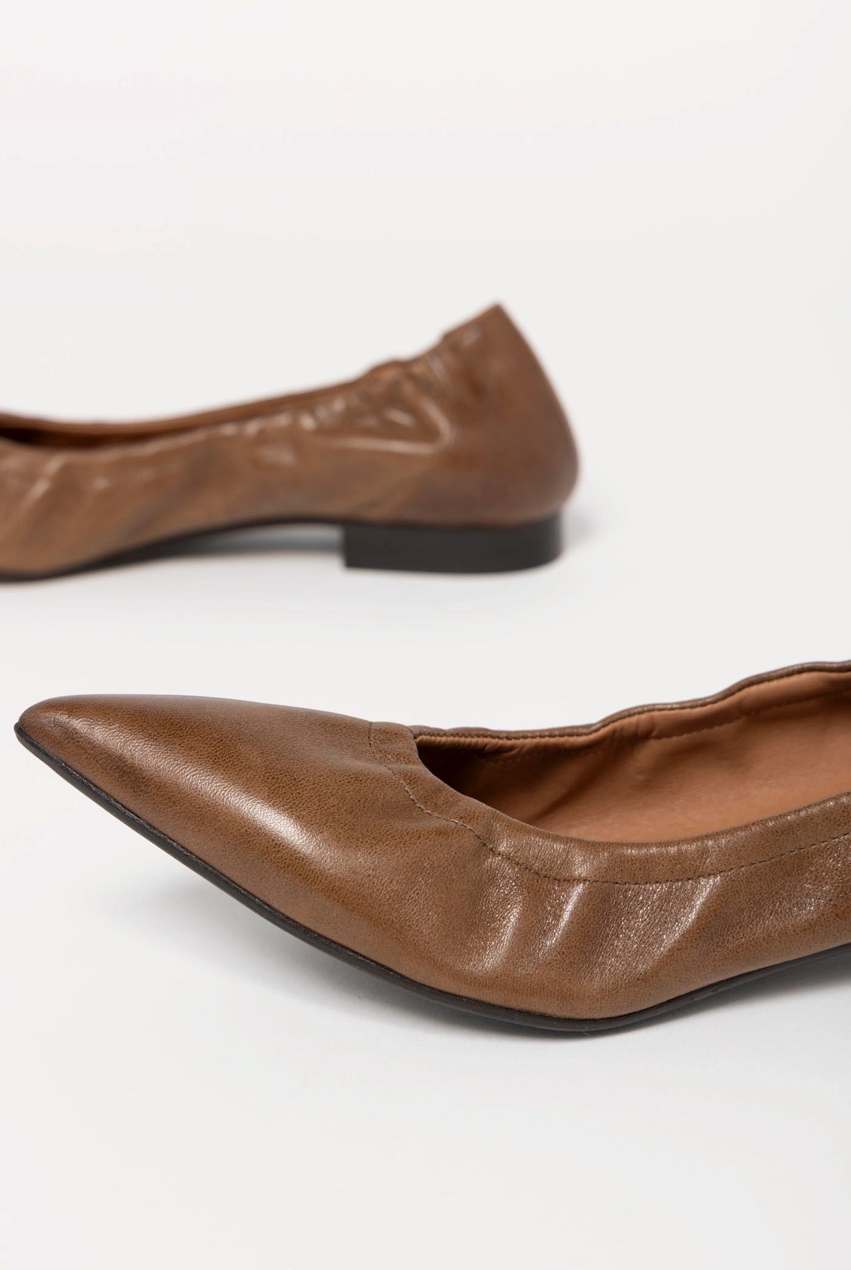 swatch_Whiskey Leather l'idea flat leather pump