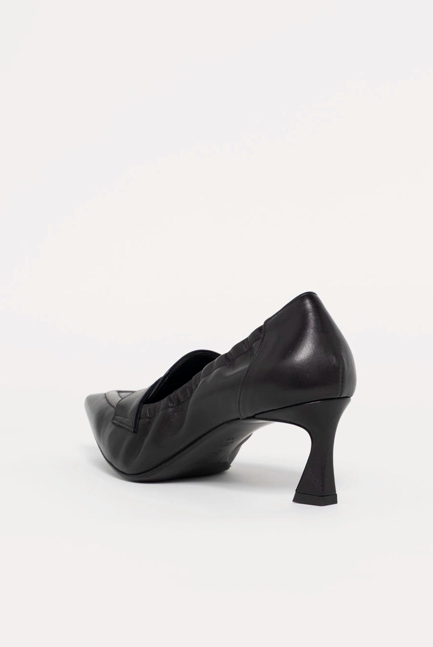 swatch_Black Leather l'idea pointed toe pump
