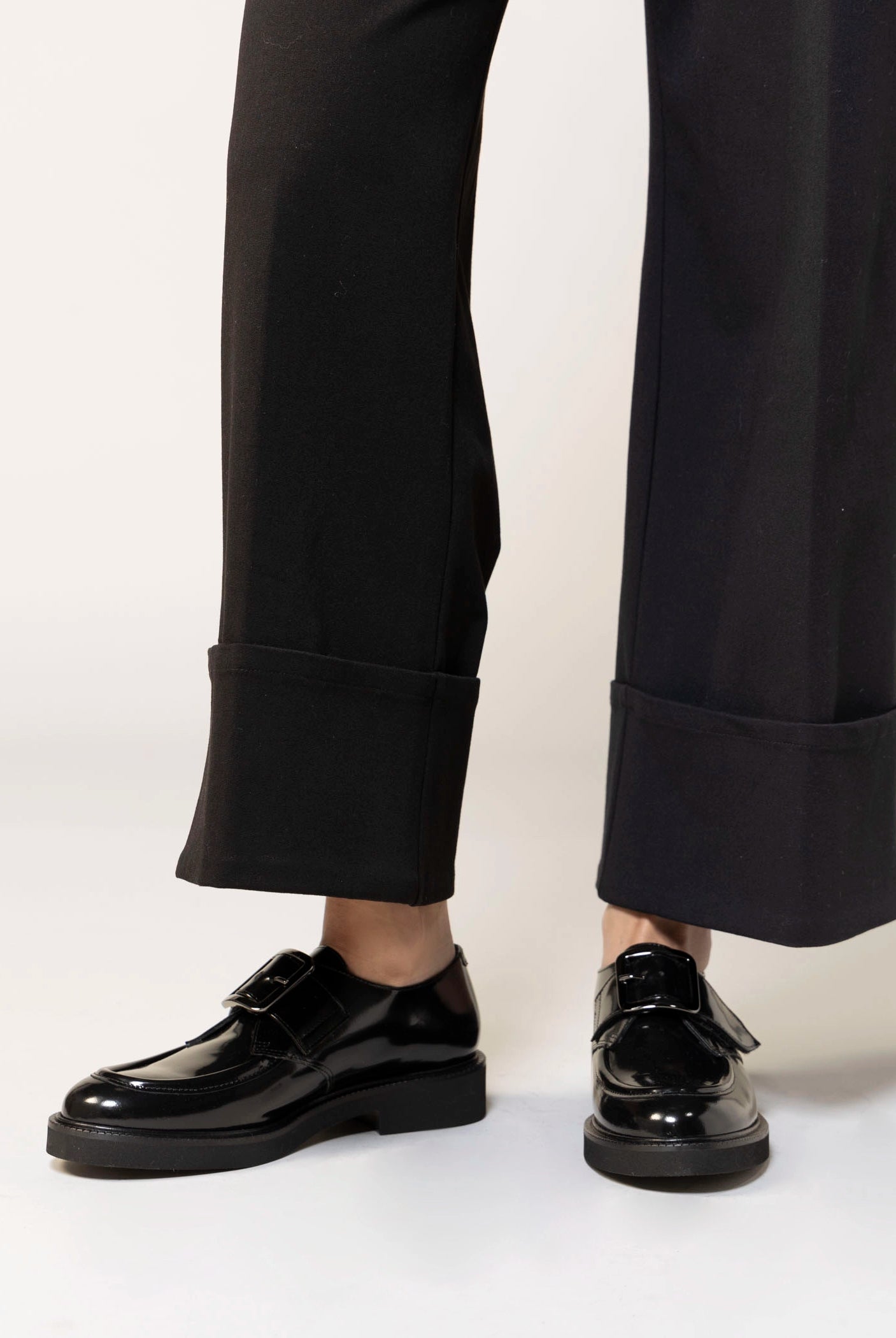 swatch_Black Leather l'idea single buckle loafer
