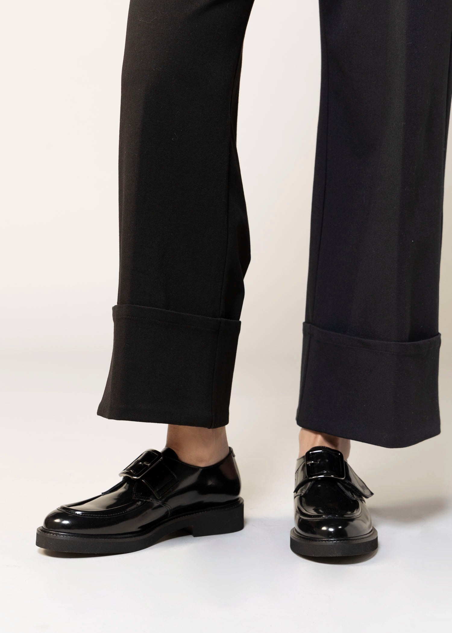 swatch_Black Leather l'idea single buckle loafer