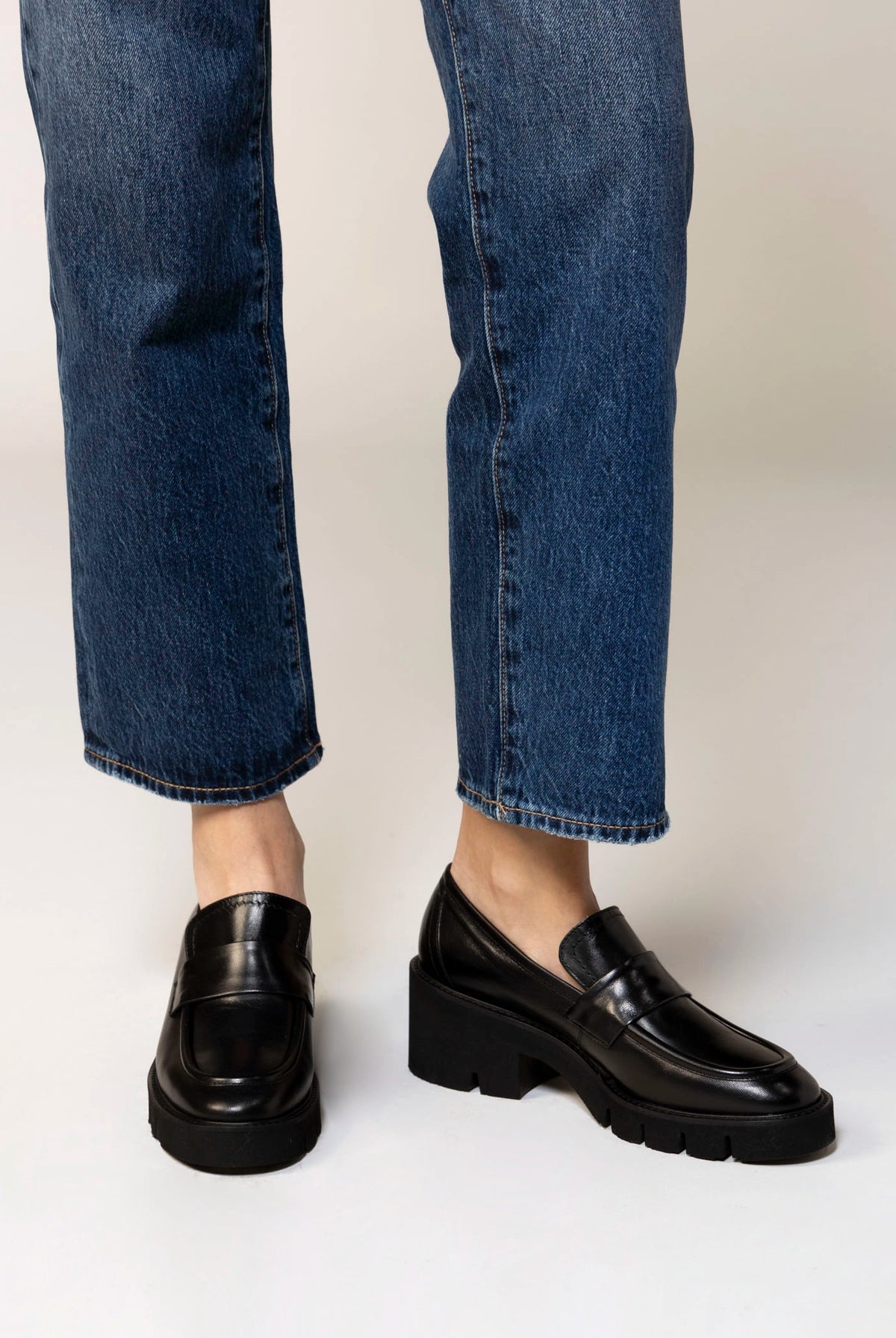 swatch_Black Leather l'idea heeled loafer