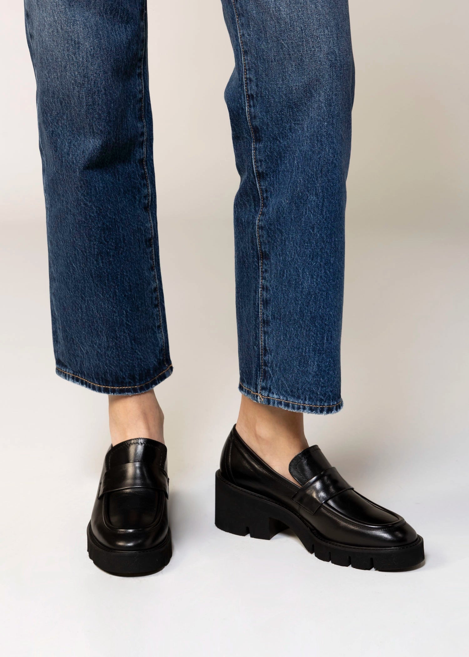 swatch_Black Leather l'idea heeled loafer