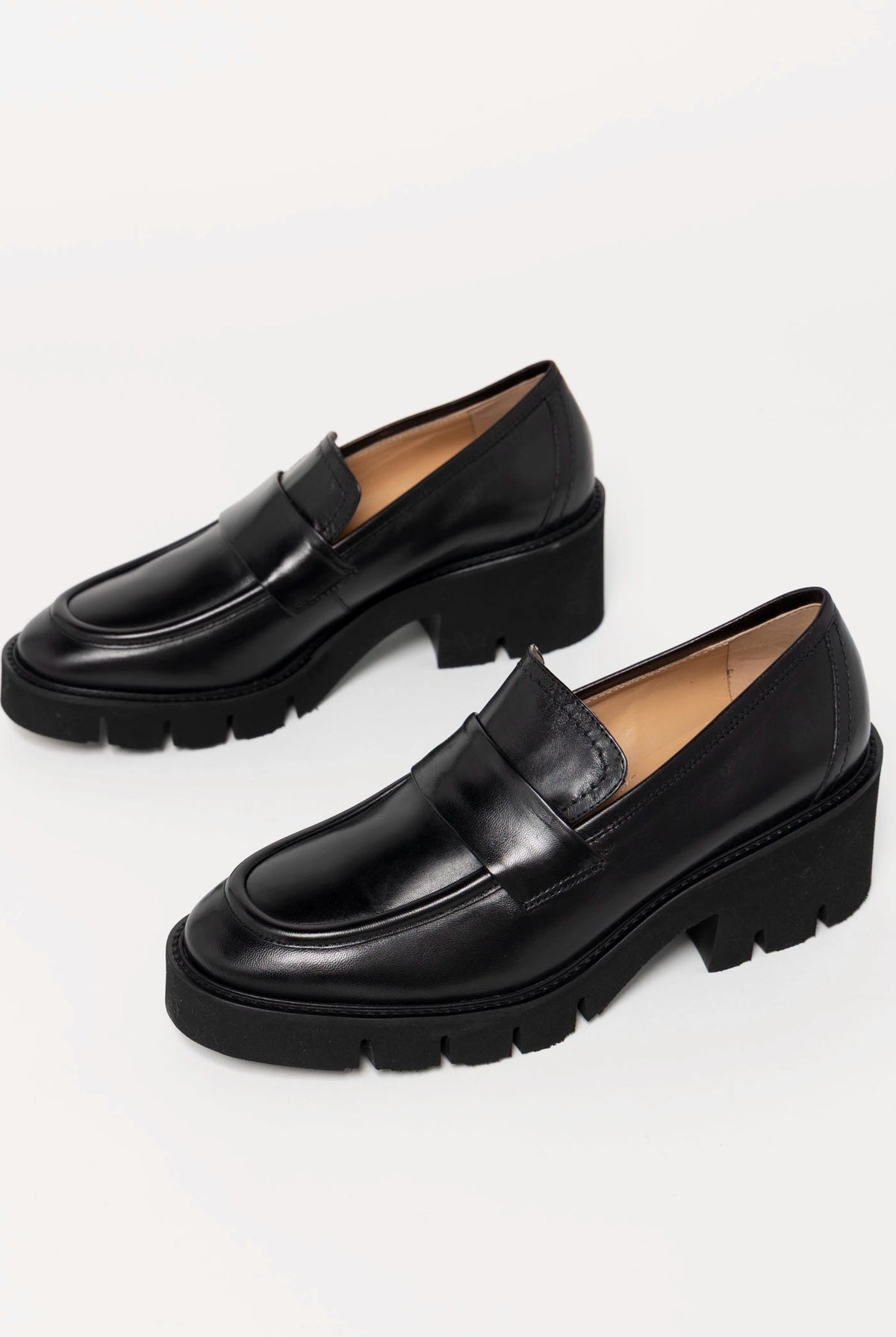 swatch_Black Leather l'idea heeled loafer