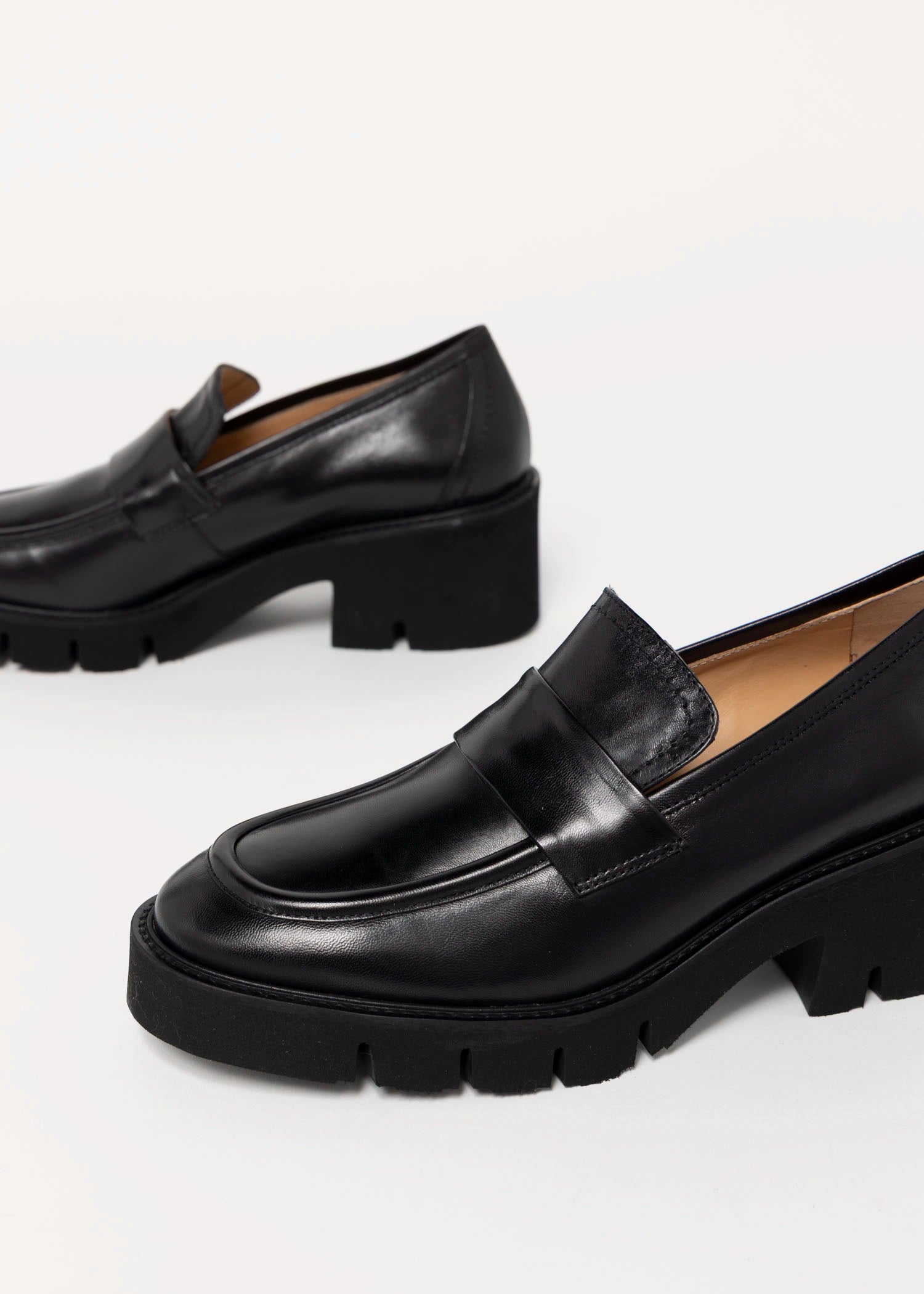swatch_Black Leather l'idea heeled loafer