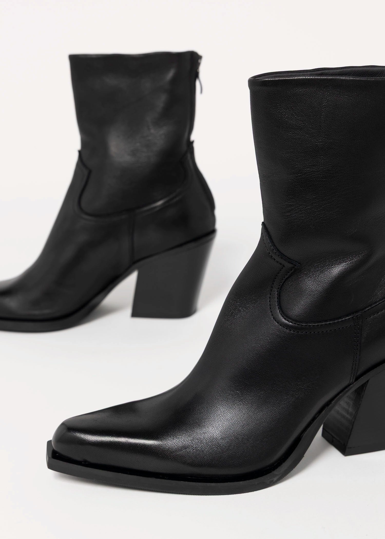 swatch_Black Leather l'idea western heeled boot