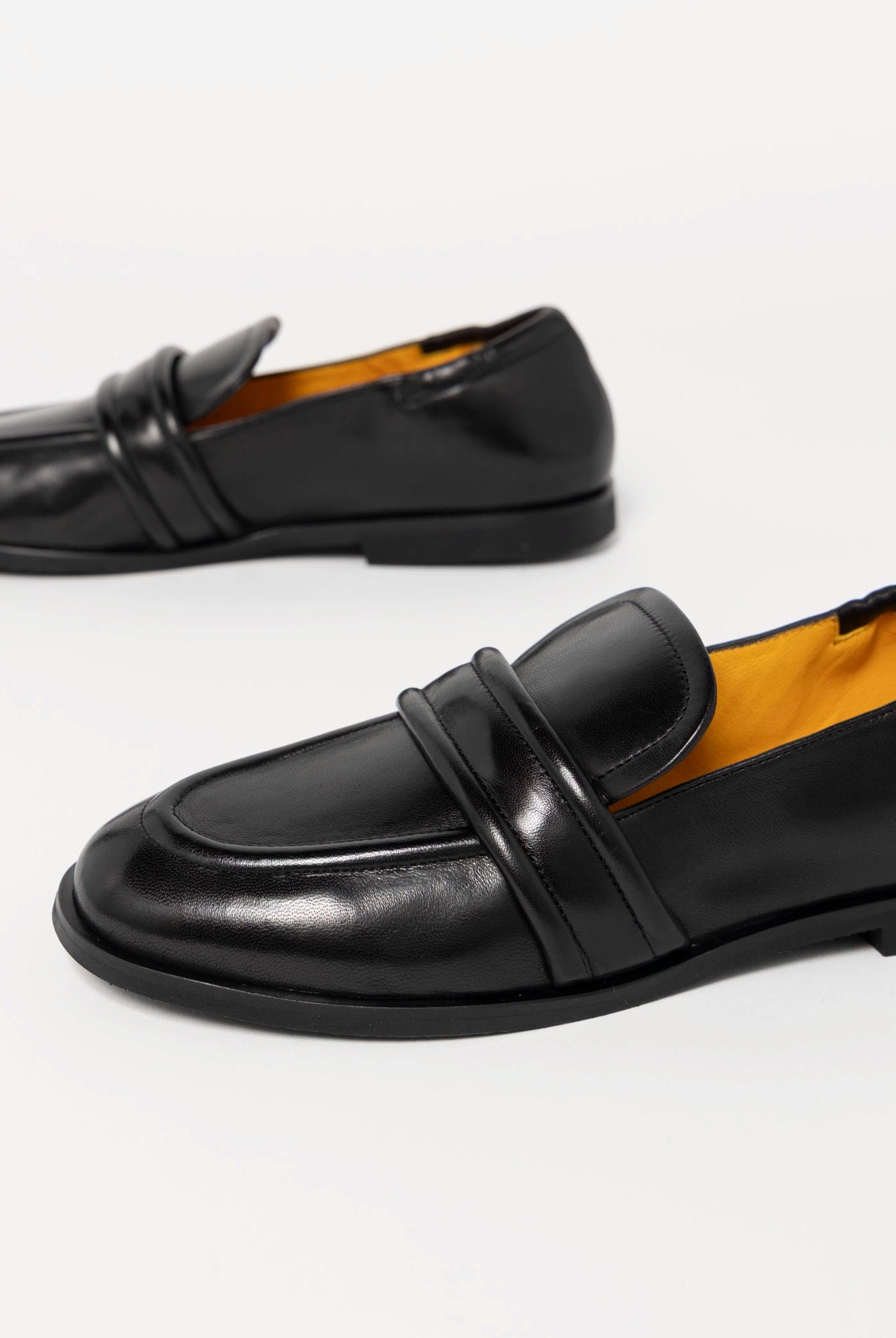 swatch_Black Leather mara bini sally loafer