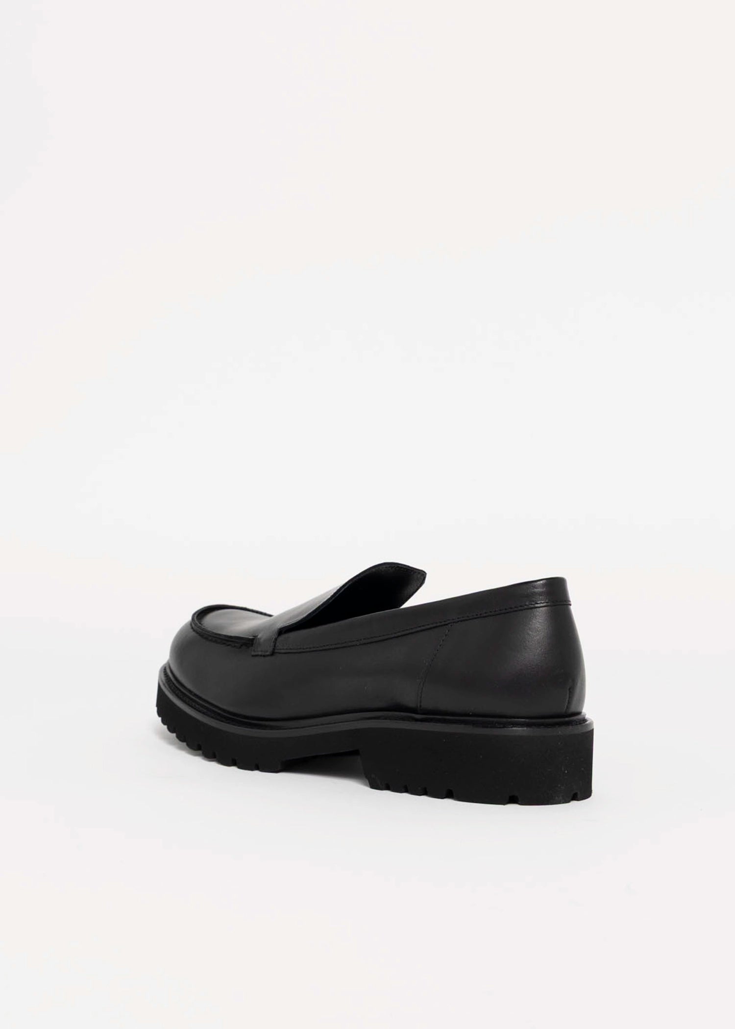 swatch_Black Leather l'idea clean loafer on lug sole