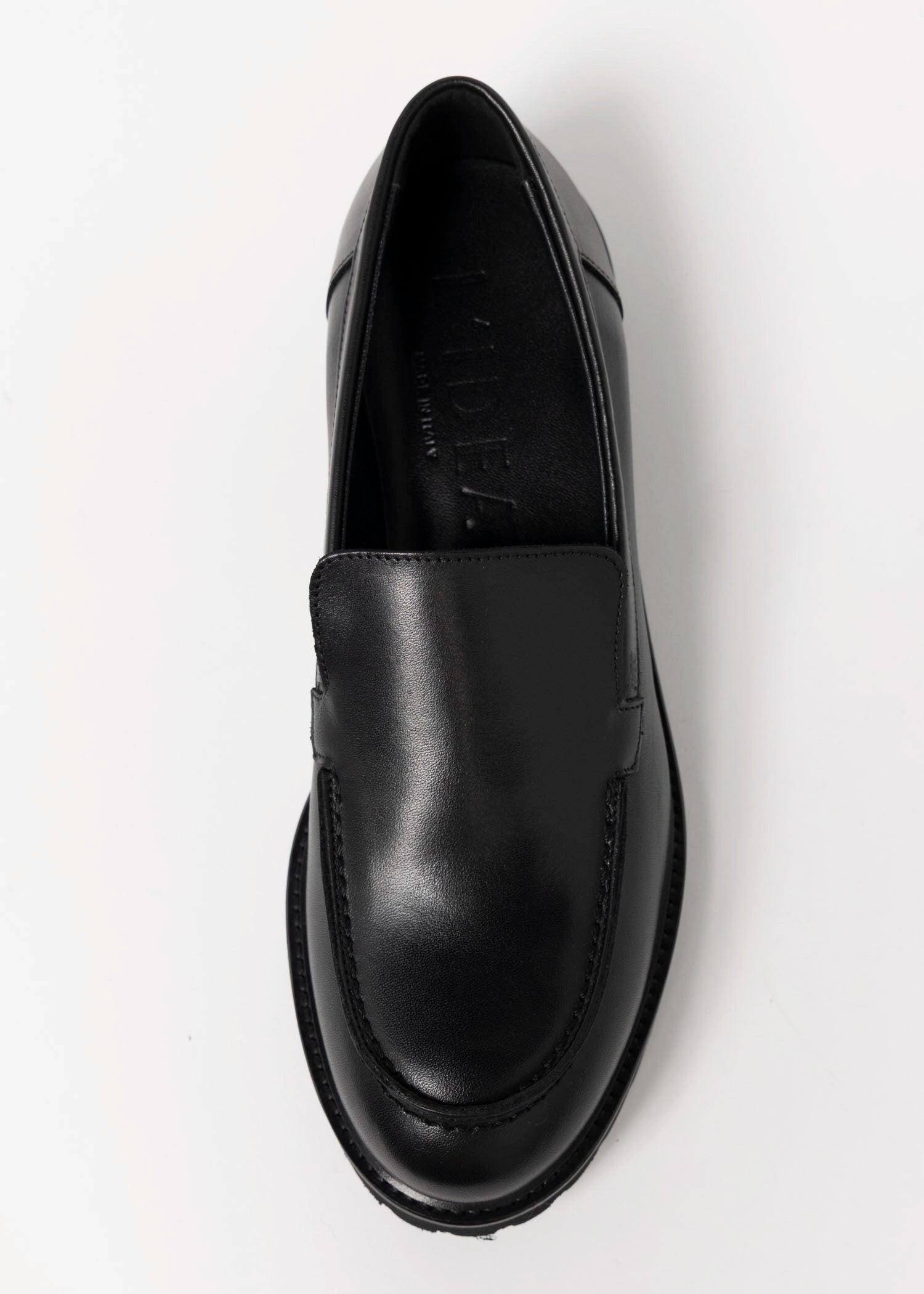 swatch_Black Leather l'idea clean loafer on lug sole