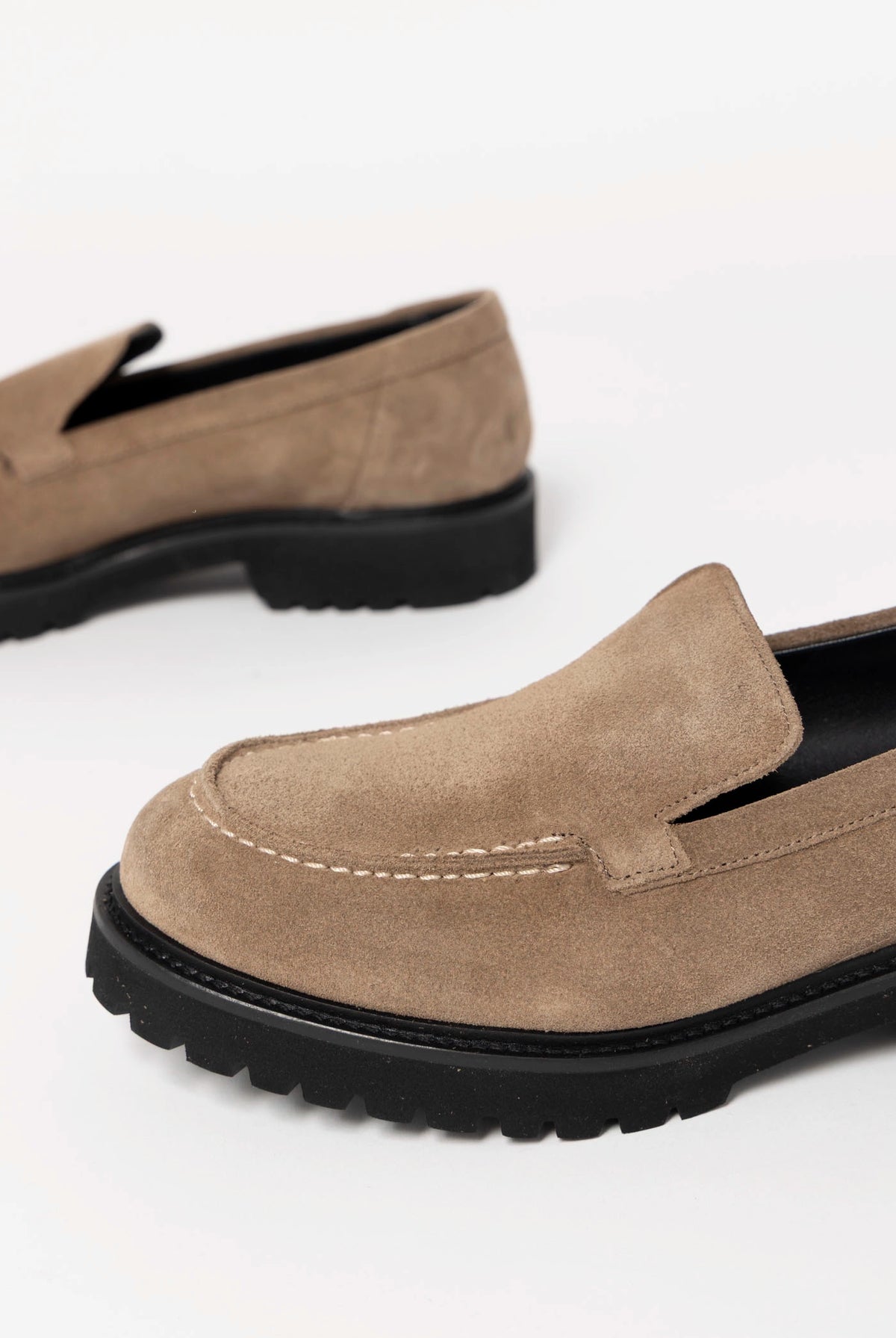 swatch_Dark Taupe Suede l'idea clean loafer on lug sole