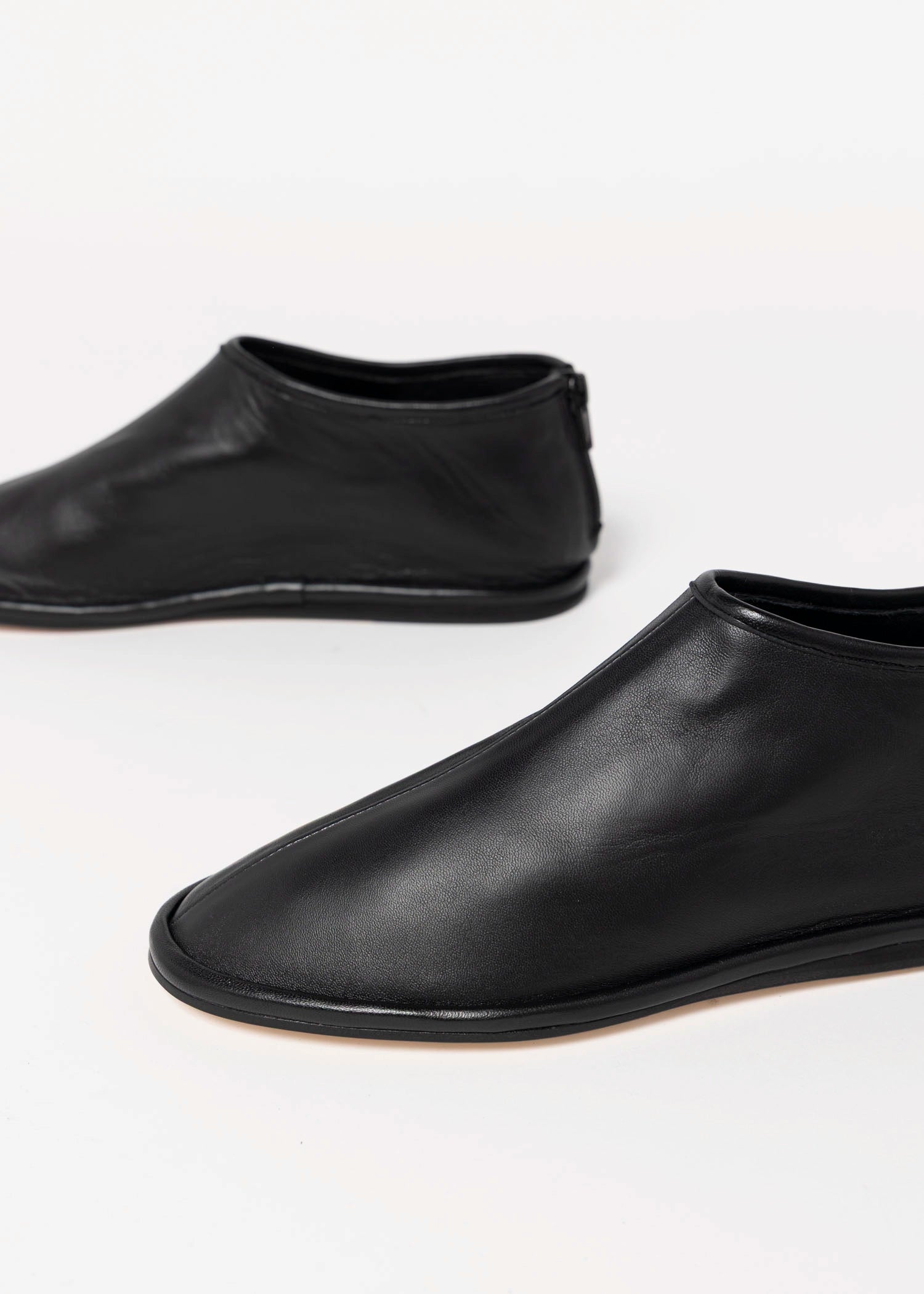 swatch_Black Leather l'idea elsa flat shoe