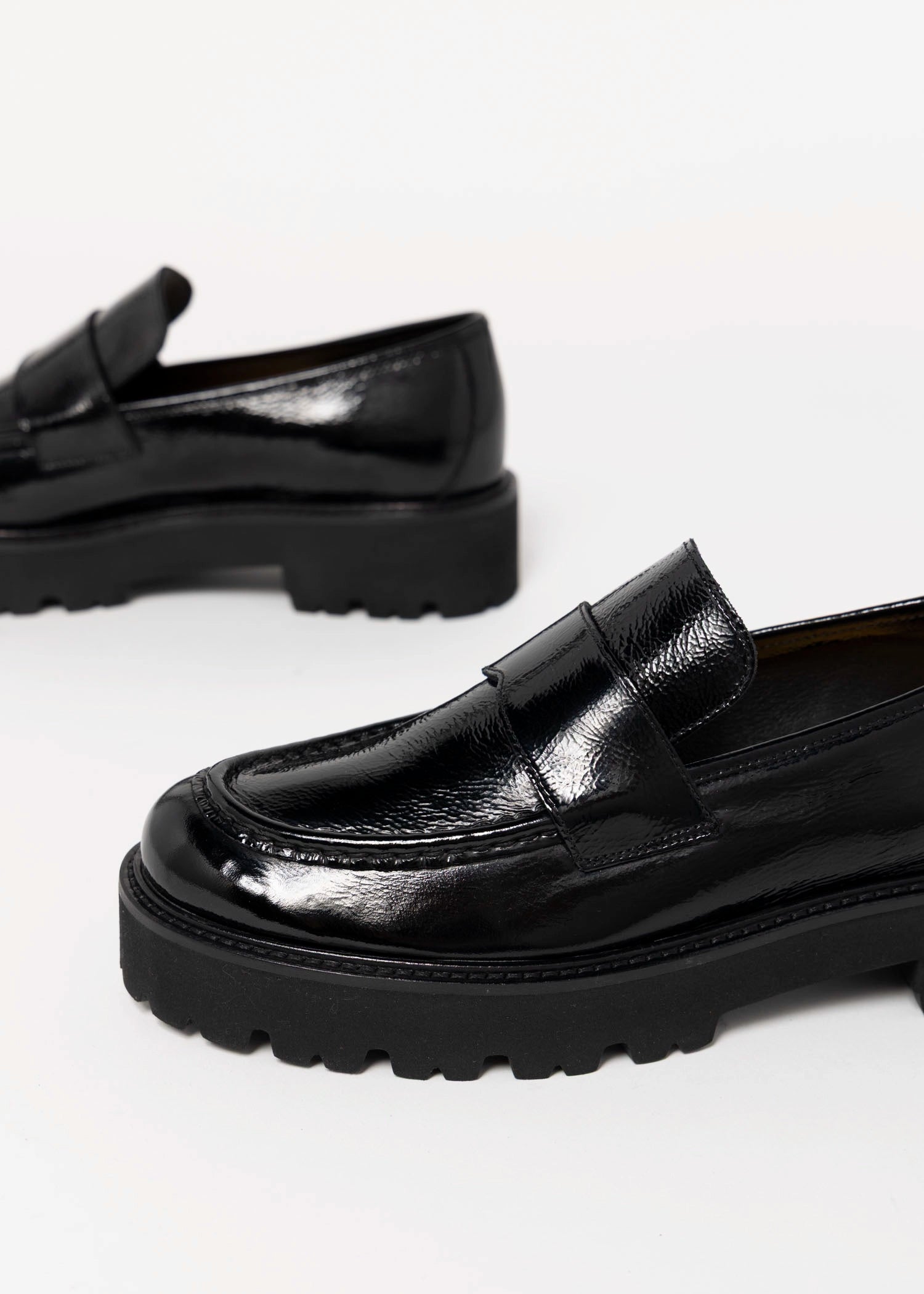 swatch_Black Patent l'idea lug sole loafer