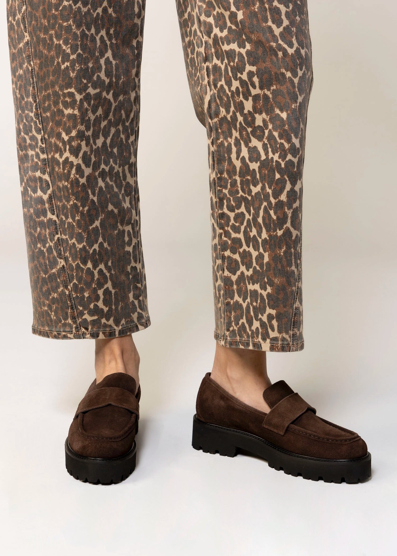 swatch_Chocolate Suede l'idea lug sole loafer