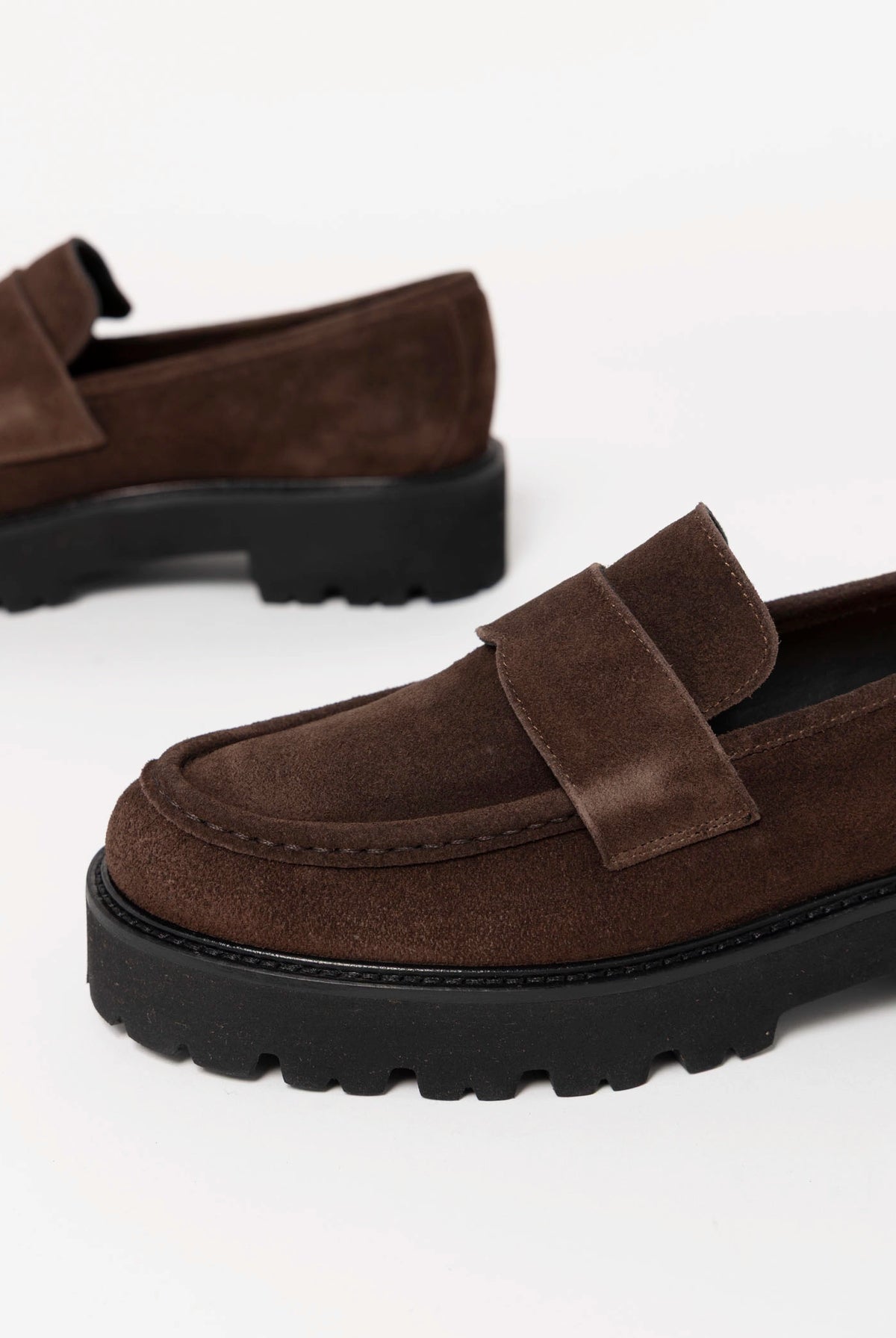 swatch_Chocolate Suede l'idea lug sole loafer