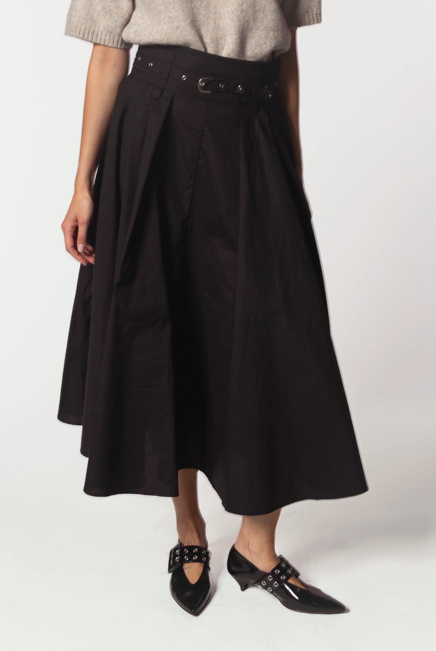 swatch_black patent fosa pump